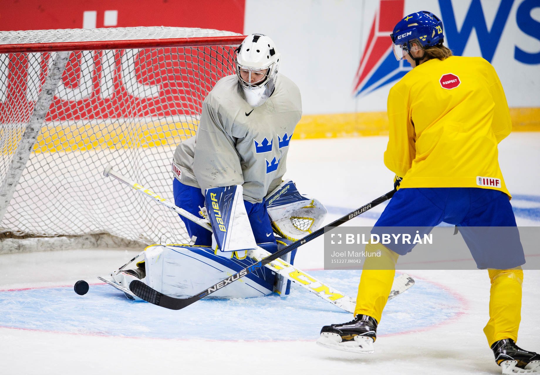 Målvakten Linus Söderström och Oskar Lindblom