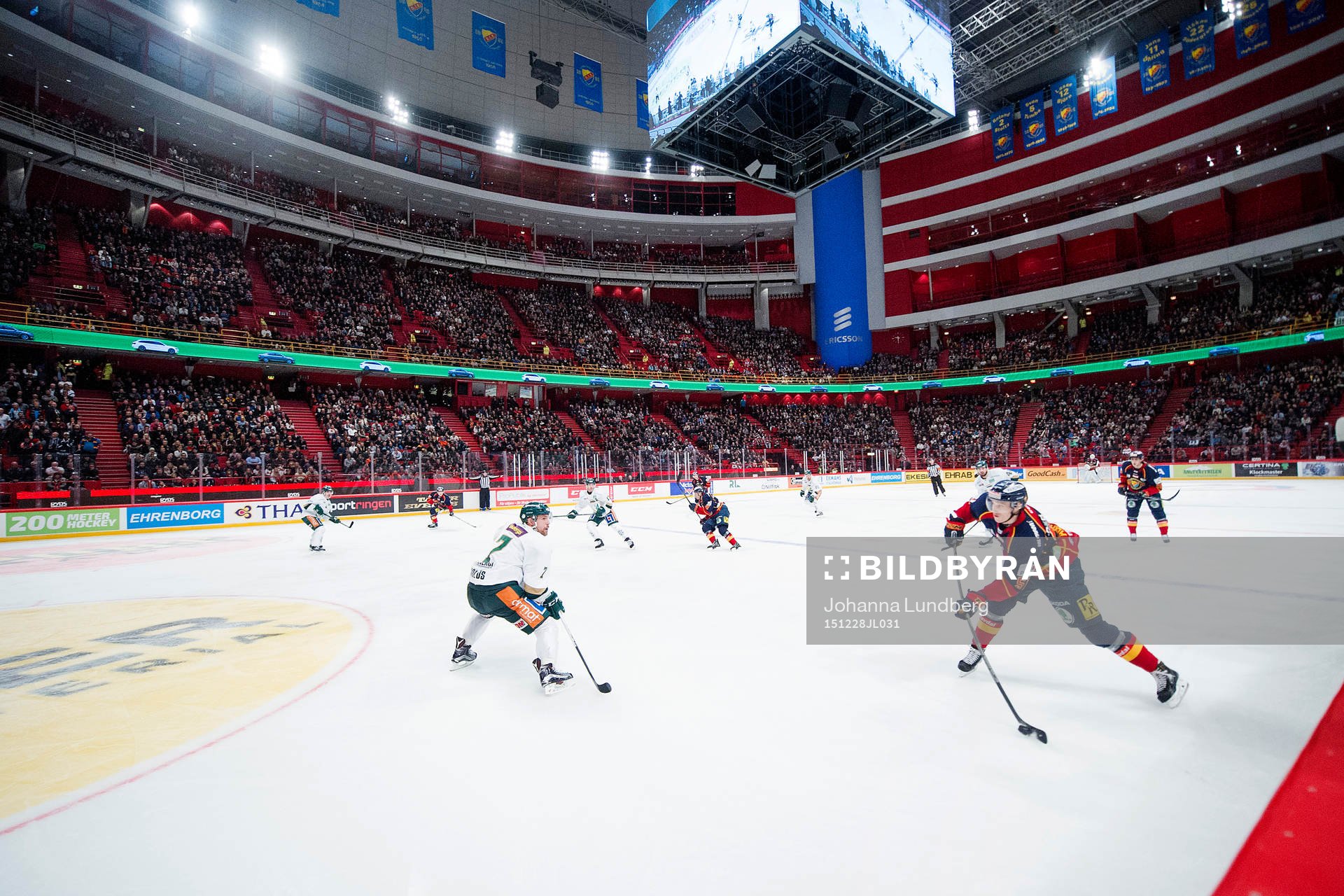 13 850 följer spel i Globen