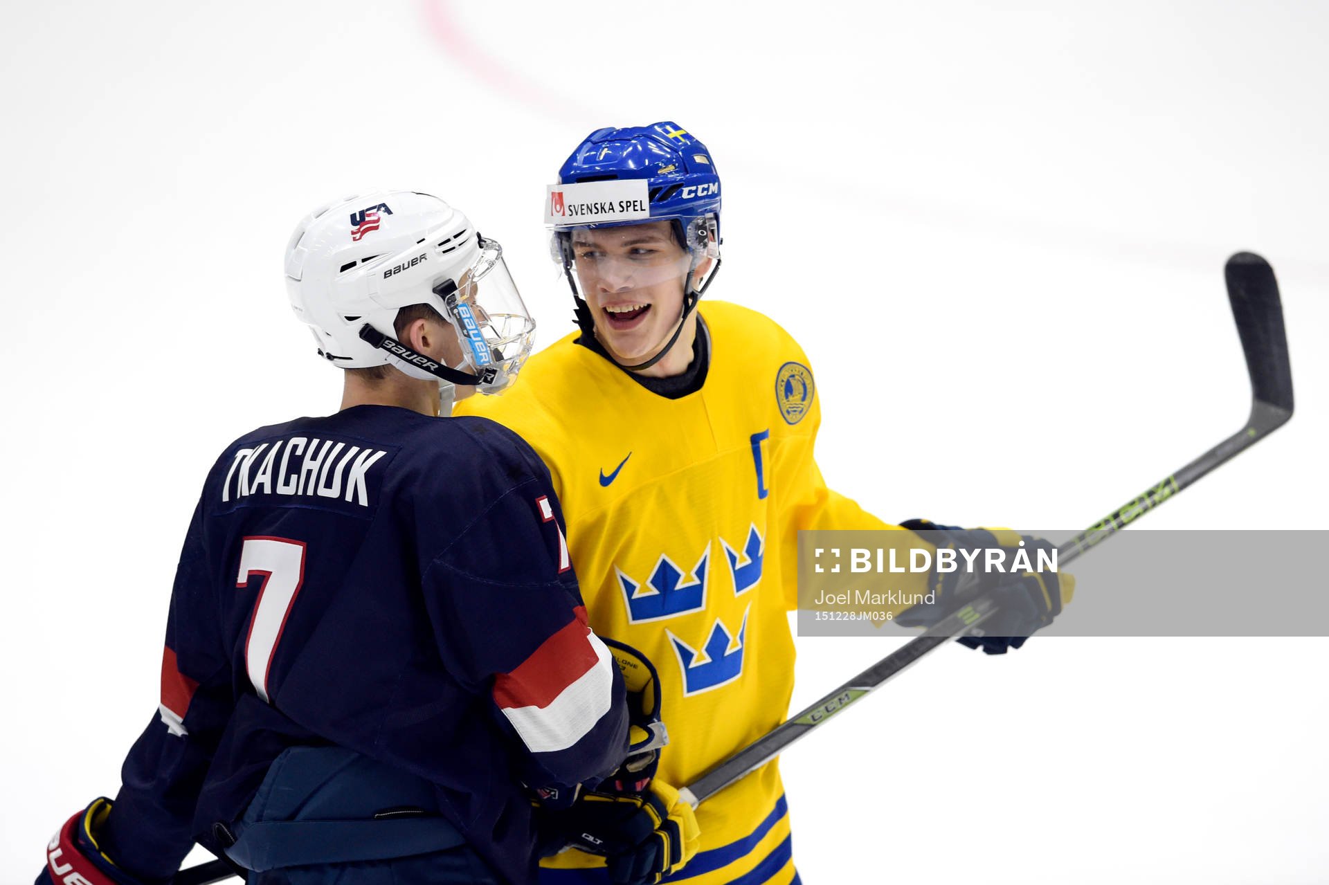 s Matthew Tkachuk och Sveriges Andreas Englund
