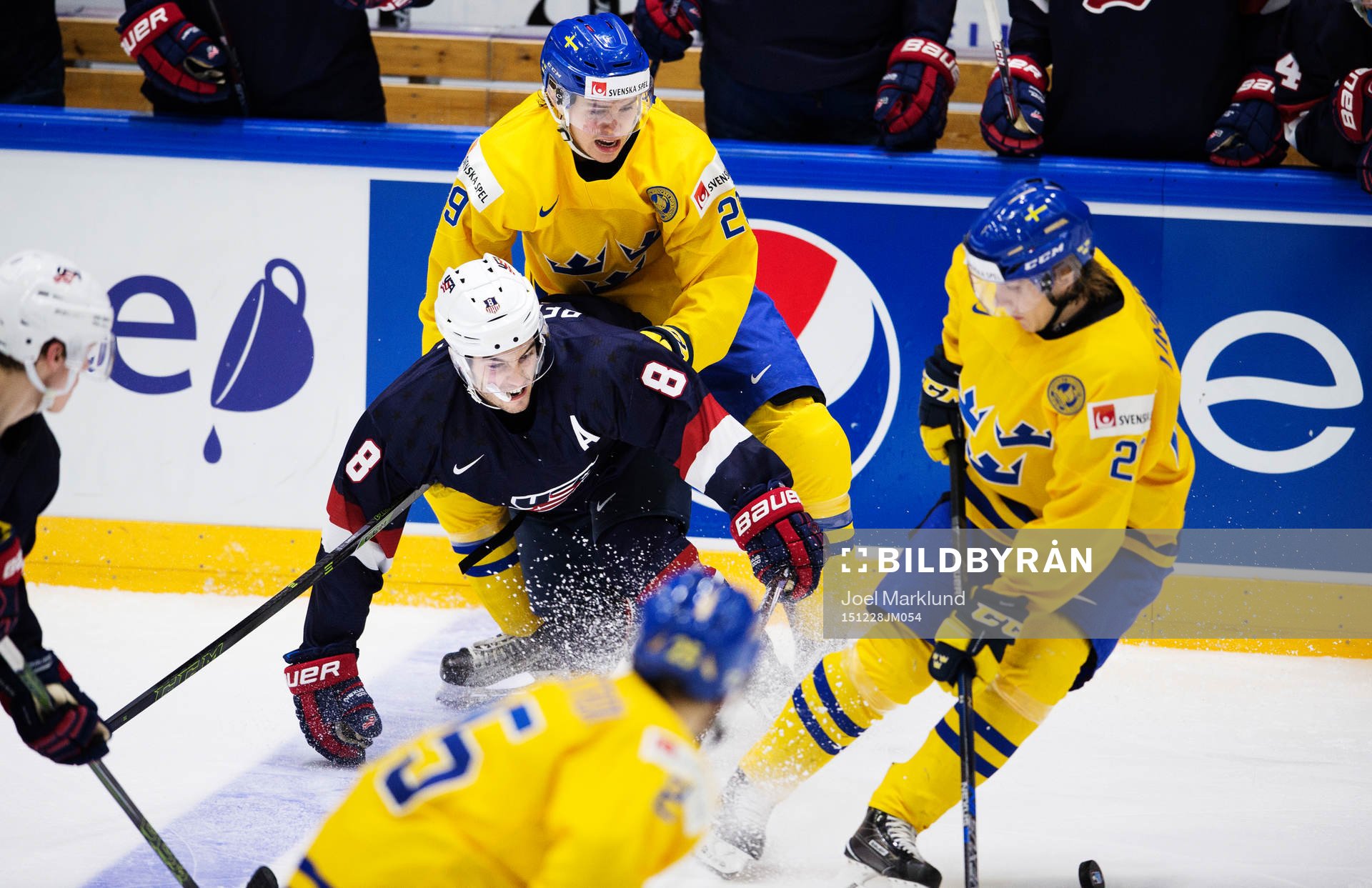 s Louis Belpedio och Sveriges Adrian Kempe