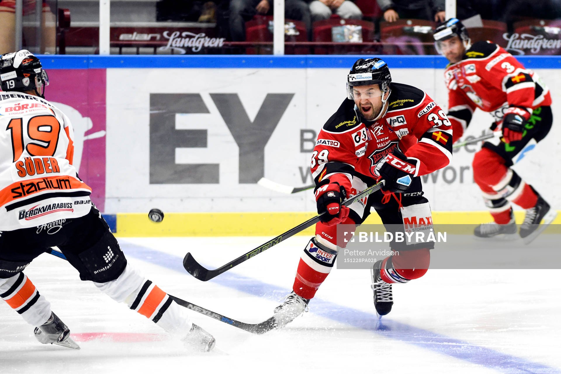 Malmö Redhawks Eric Himelfarb och Karlskronas Kristoffer