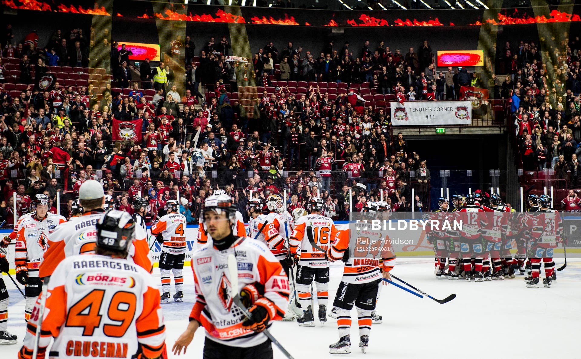 Karlskronas spelare deppar och Malmö Redhawks spelare