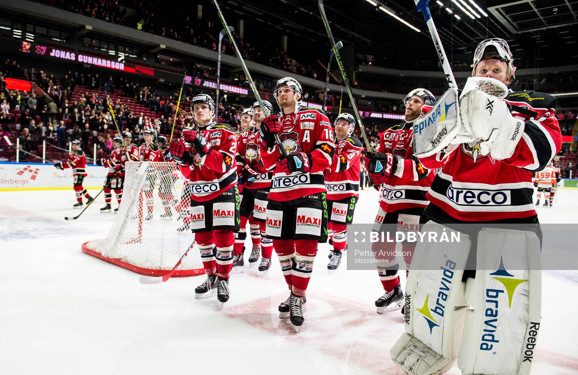 Malmö Redhawks spelare jublar mot publiken