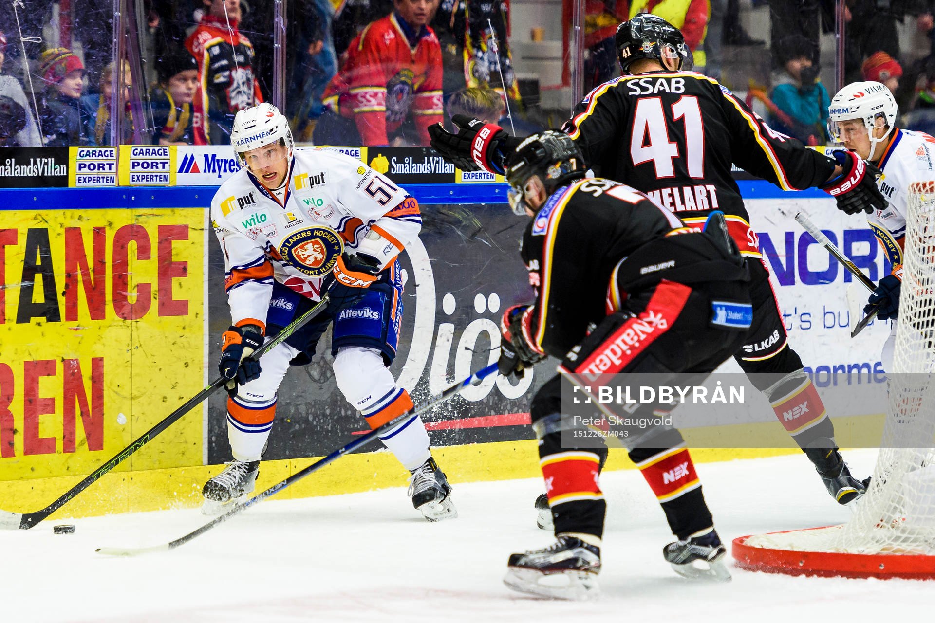 Växjös Joey Crabb med pucken