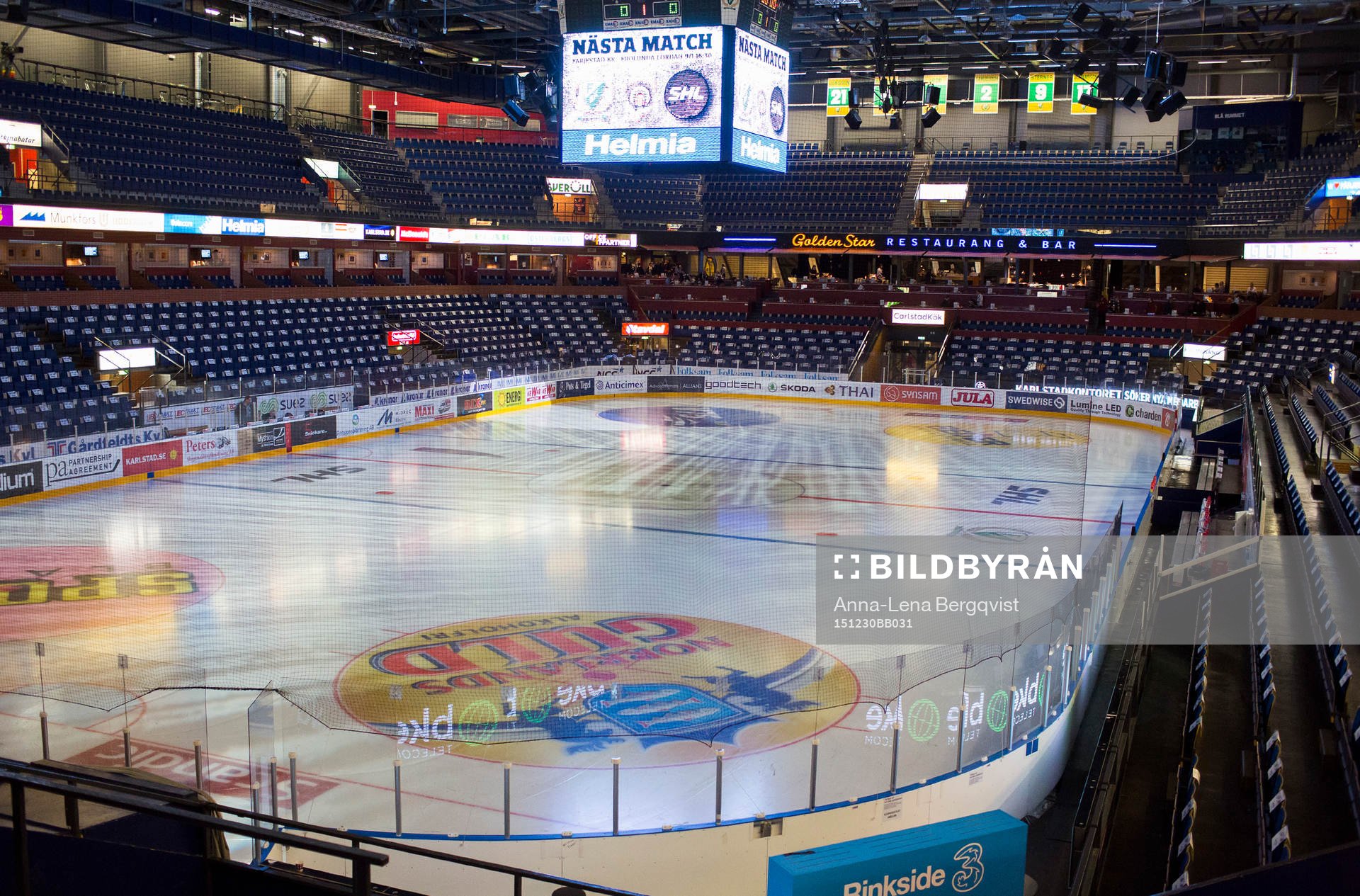 En interiörbild av Löfbergs Arena före ishockeymatchen i