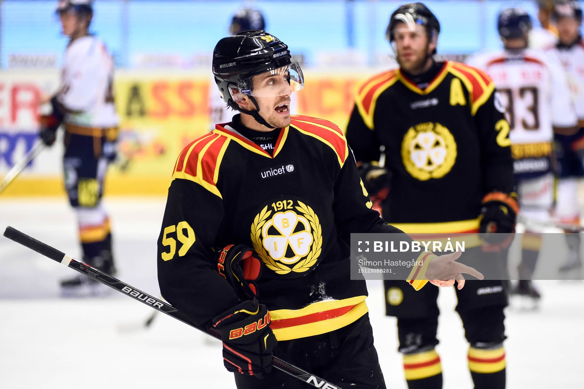 Brynäs Sebastian Enterfeldt är irriterad