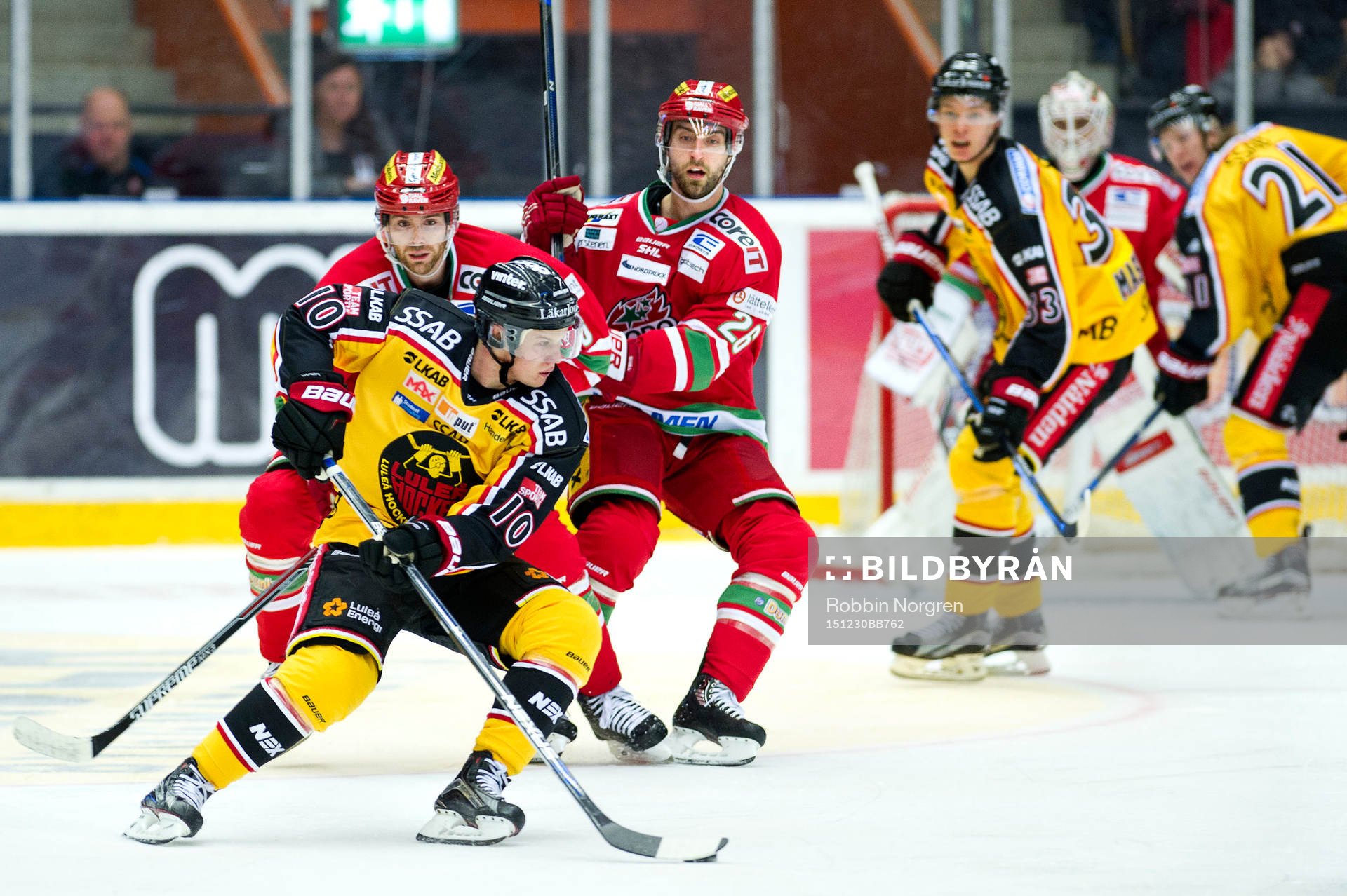 Luleås Toni Rajala och Modos Bill Thomas och Shaun Heshka