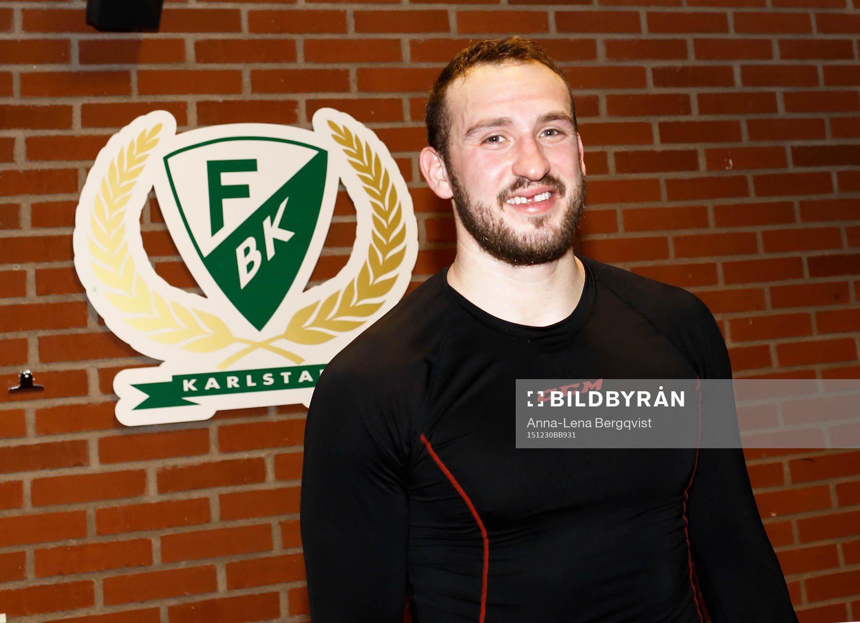 Färjestads Travis Turnbull ler och visar gluggen i