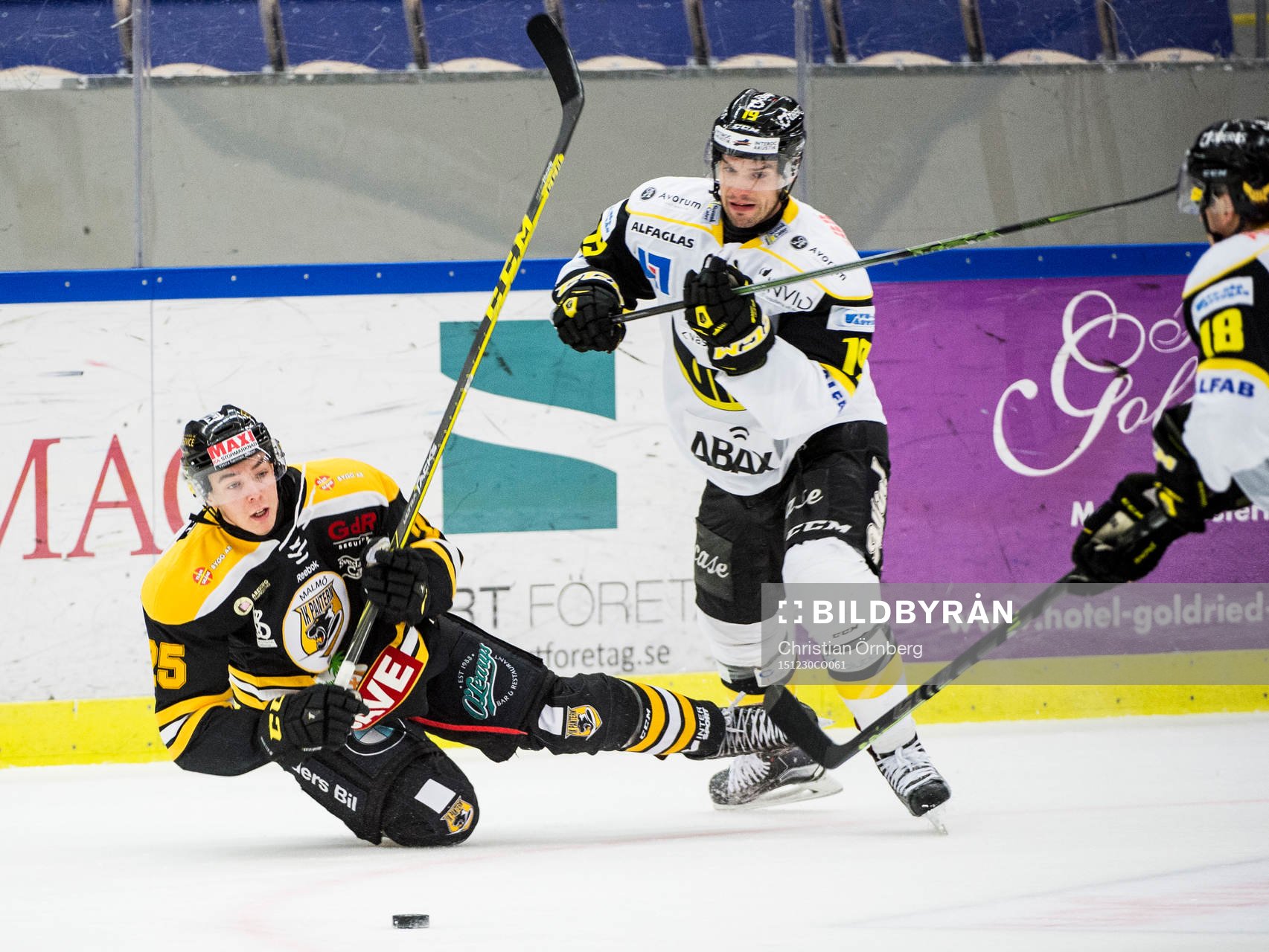 Panterns Patrik Blomberg mot Västerås Jacub Cutta och