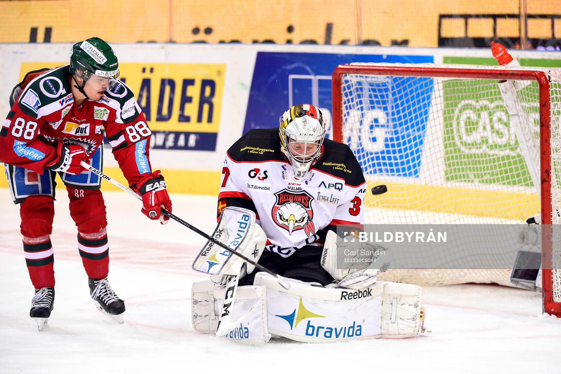 Frölundas Andreas Johnson oroar framför Malmö Redhawks