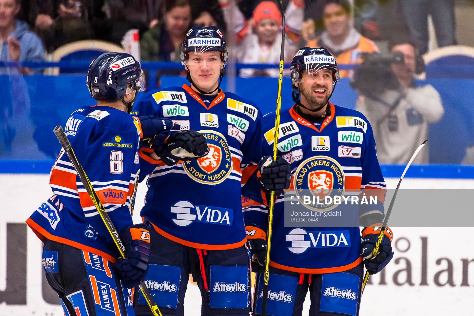 Växjös Gustav Rydahl och Adam Burish jublar