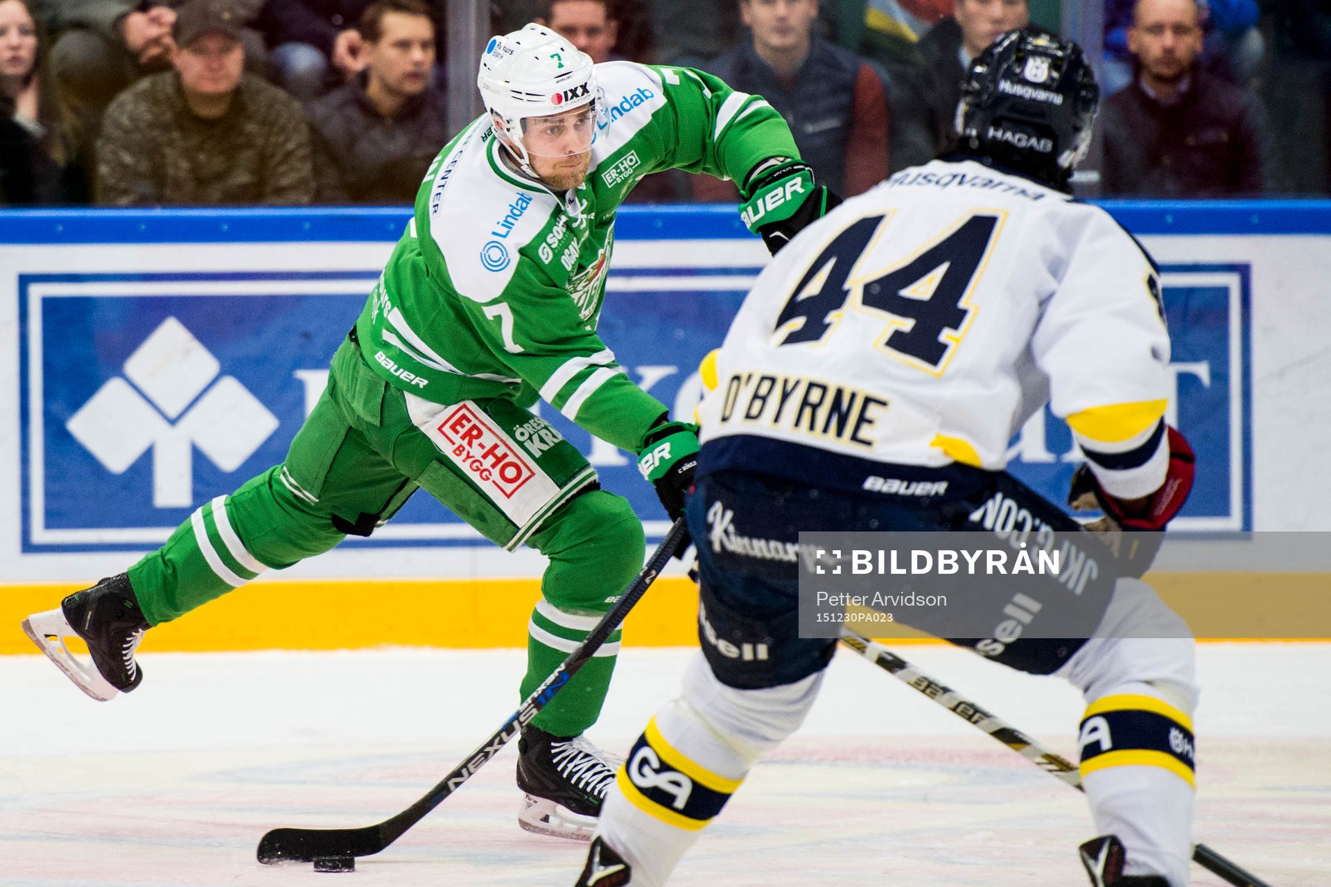 Rögles Partik Cehlin skjuter in 1-0 målet
