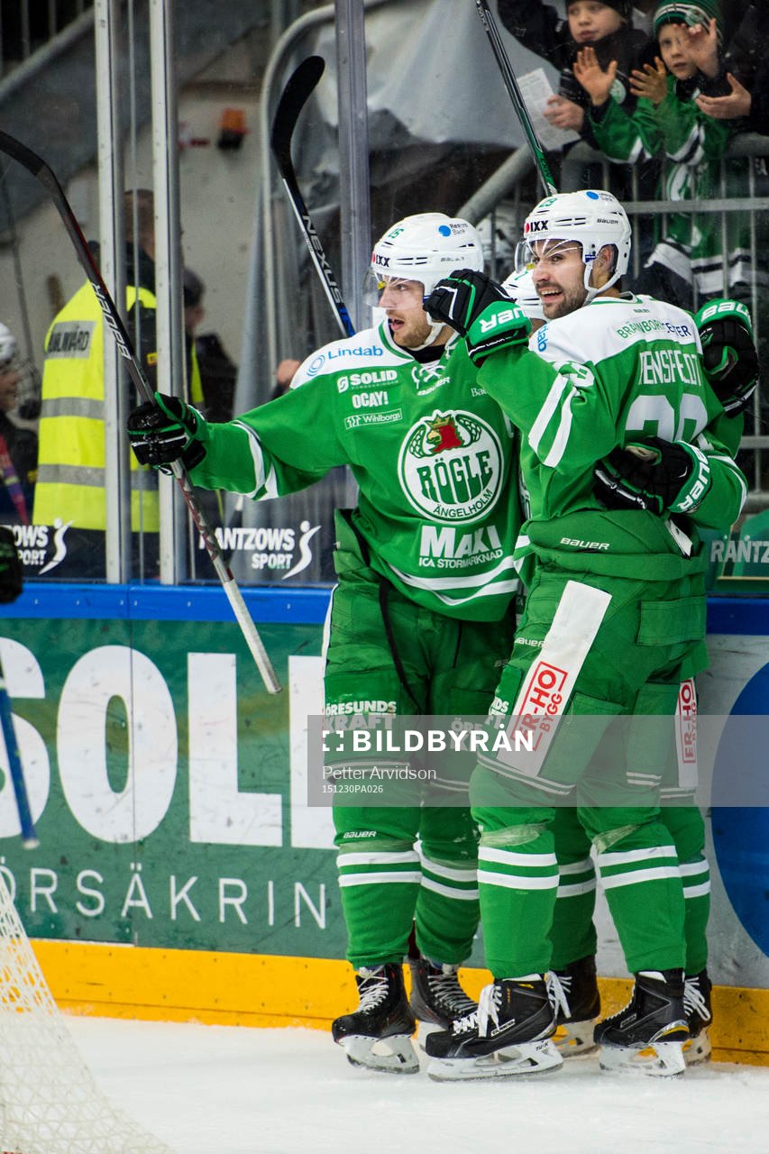 Rögles spelare jublar