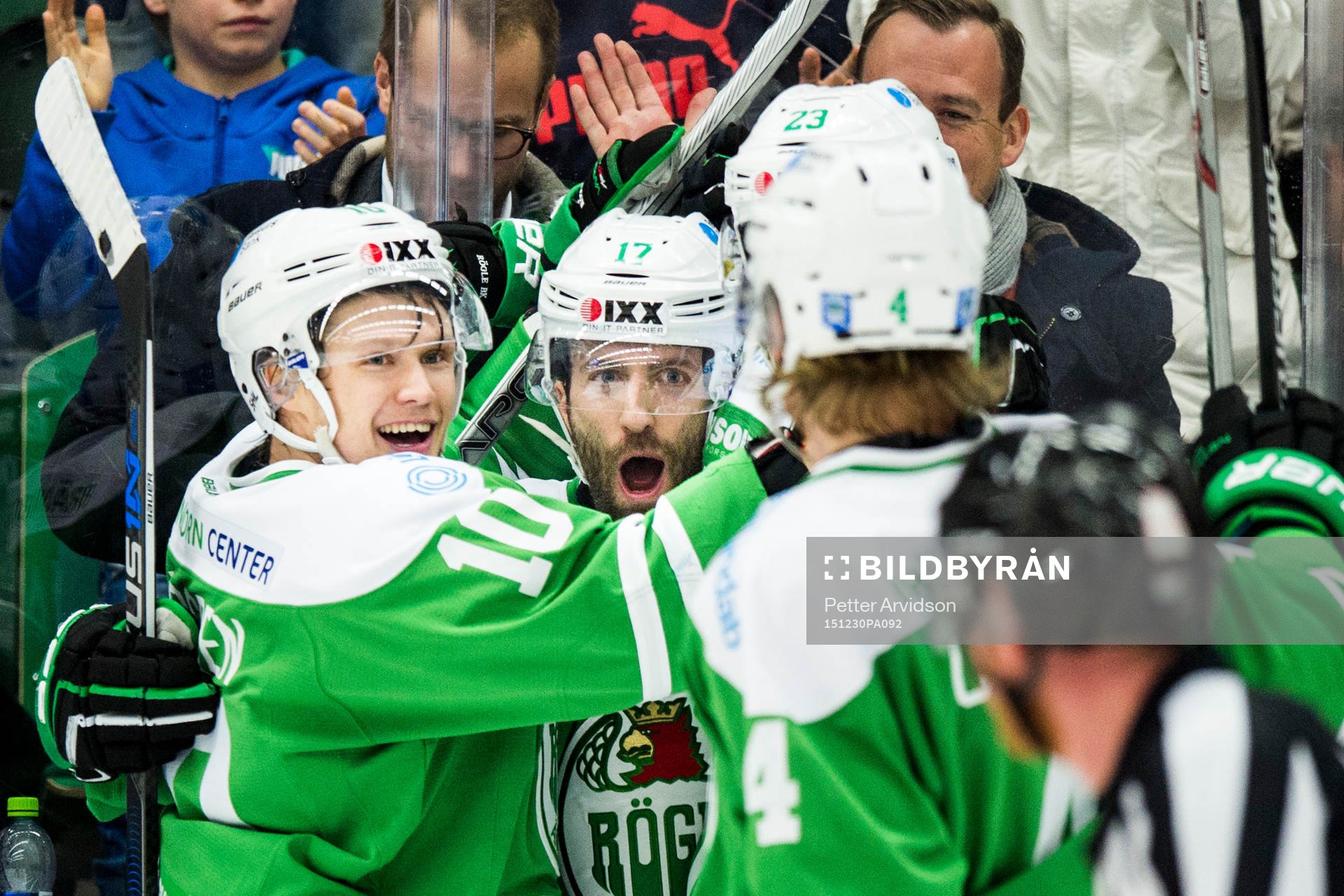Rögles Viktor Lindgren och Taylor Matson jublar
