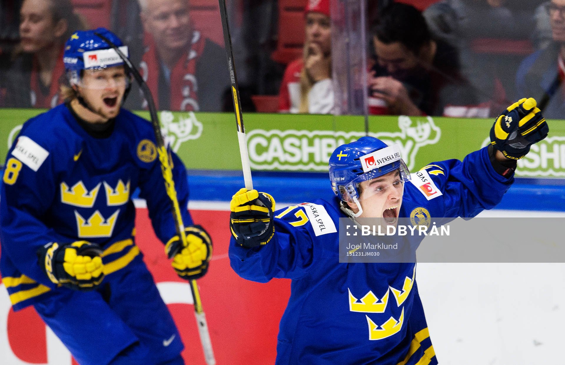 Sveriges Rasmus Asplund och Dmytro Timashov jublar