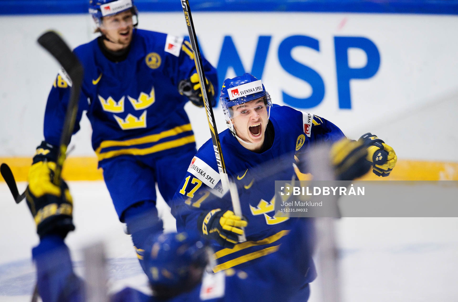 Sveriges Dmytro Timashov jublar