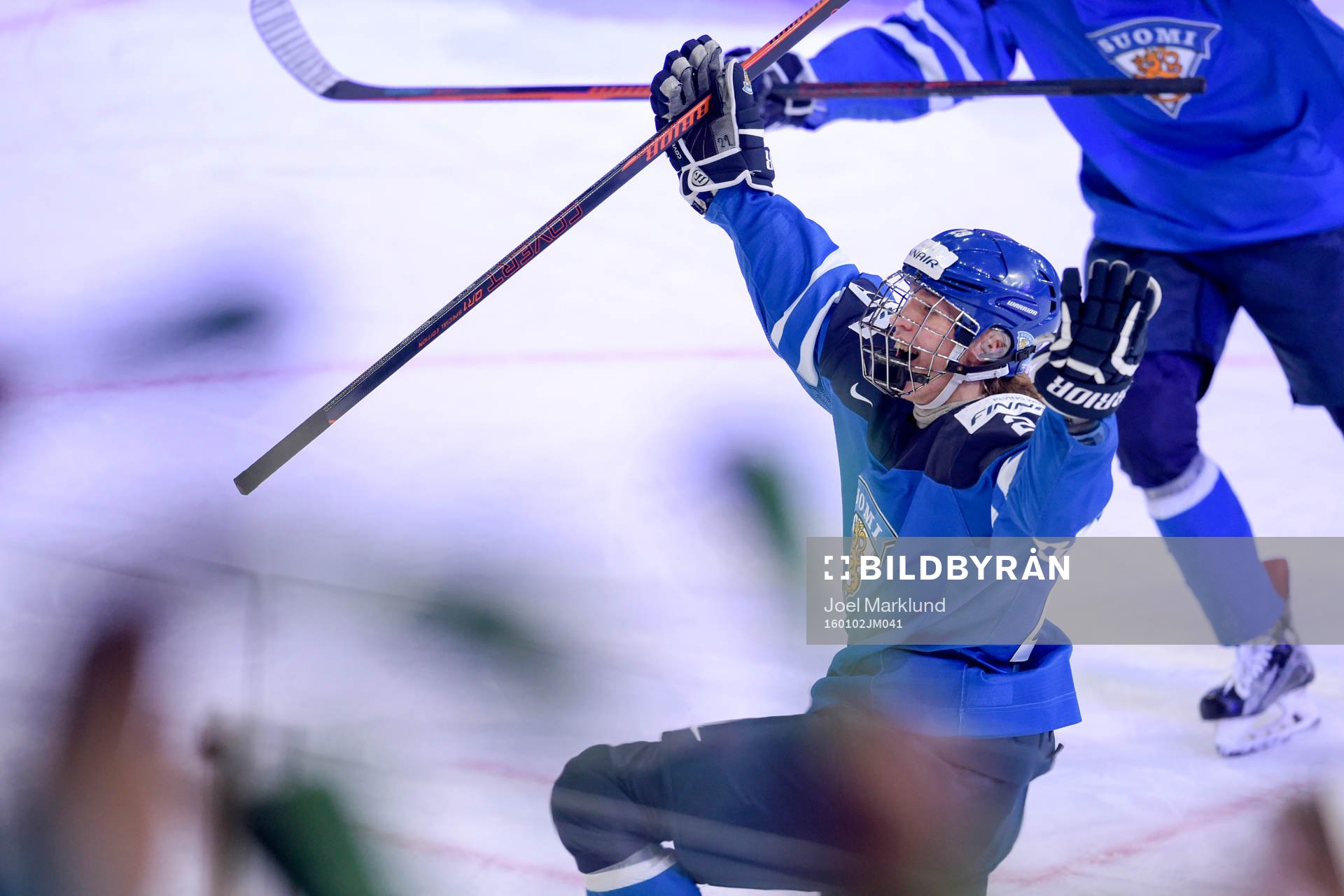Finlands Patrik Laine jublar