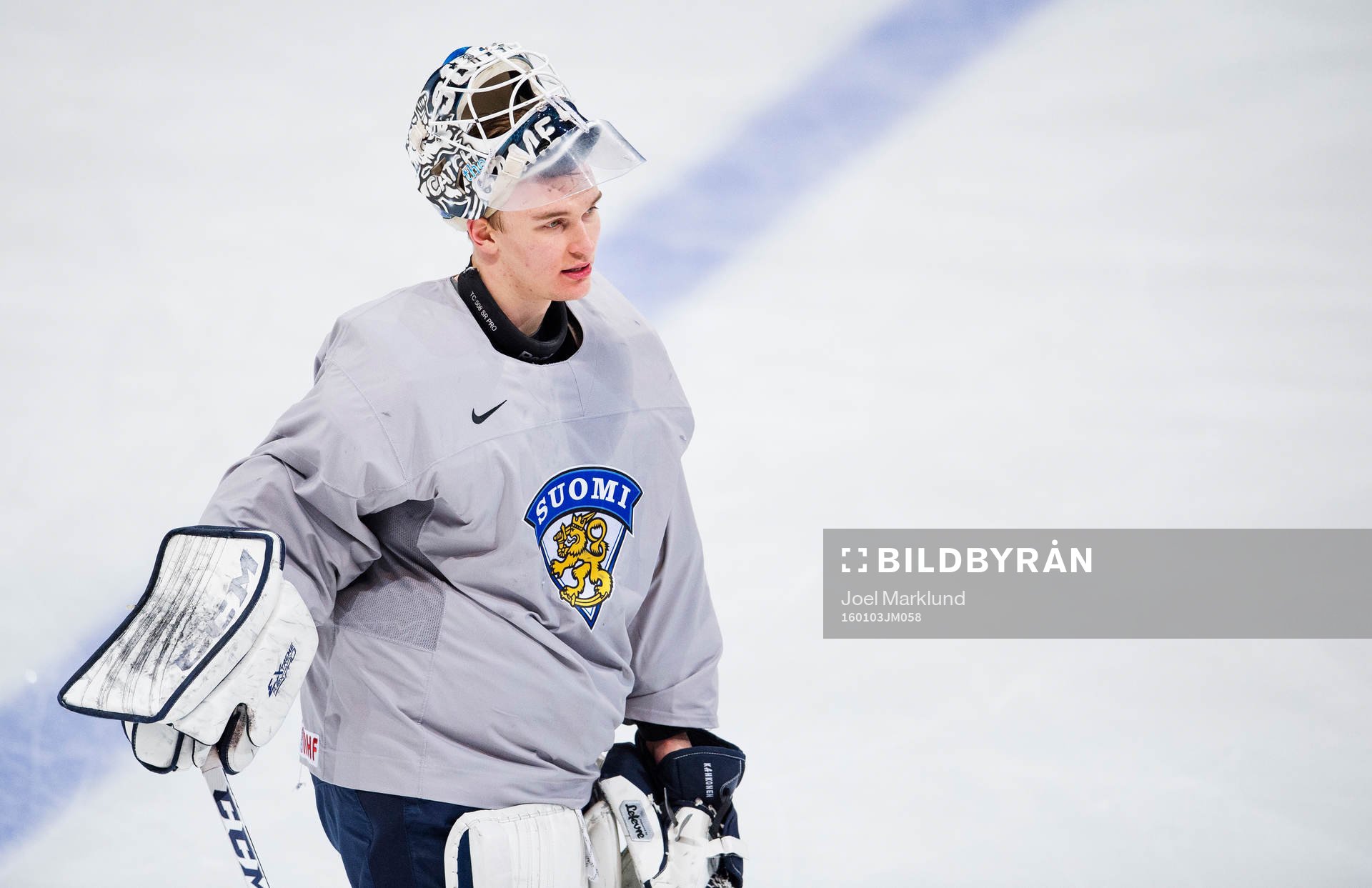 Målvakten Kaapo Kähkönen på Finlands träning