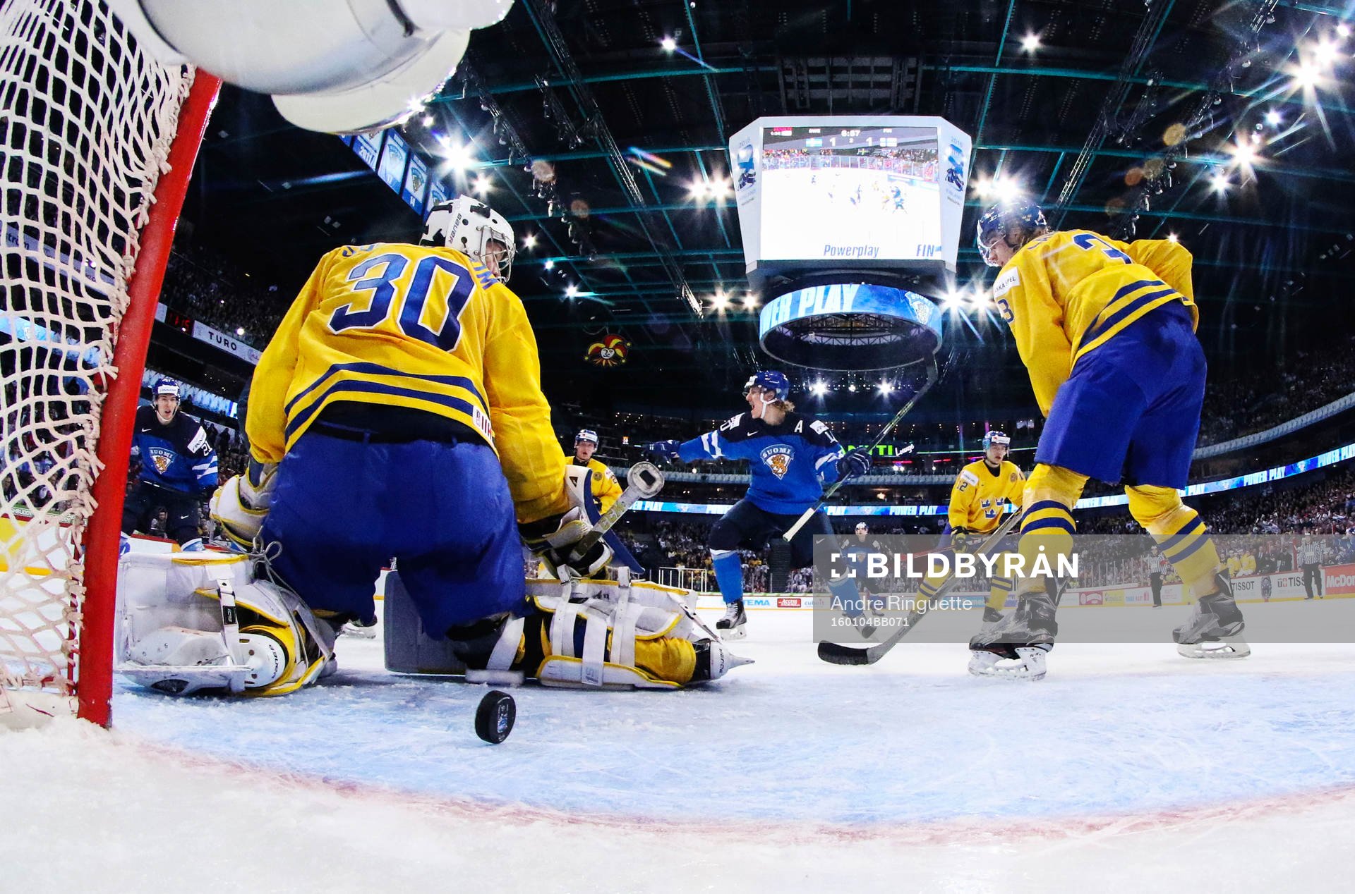 Finlands Antti Kalapudas och Roope Hintz jublar