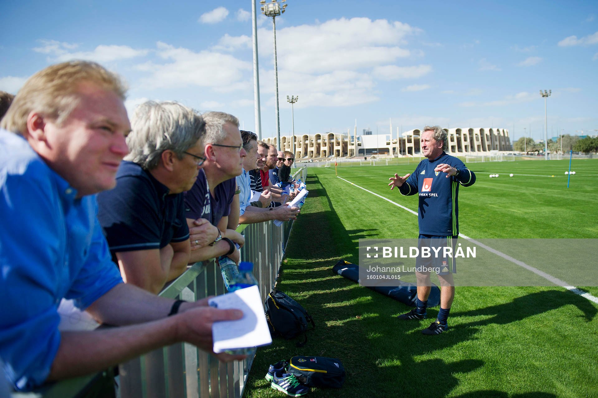 Allsvenska tränare som deltar i elittränarläger lyssnar
