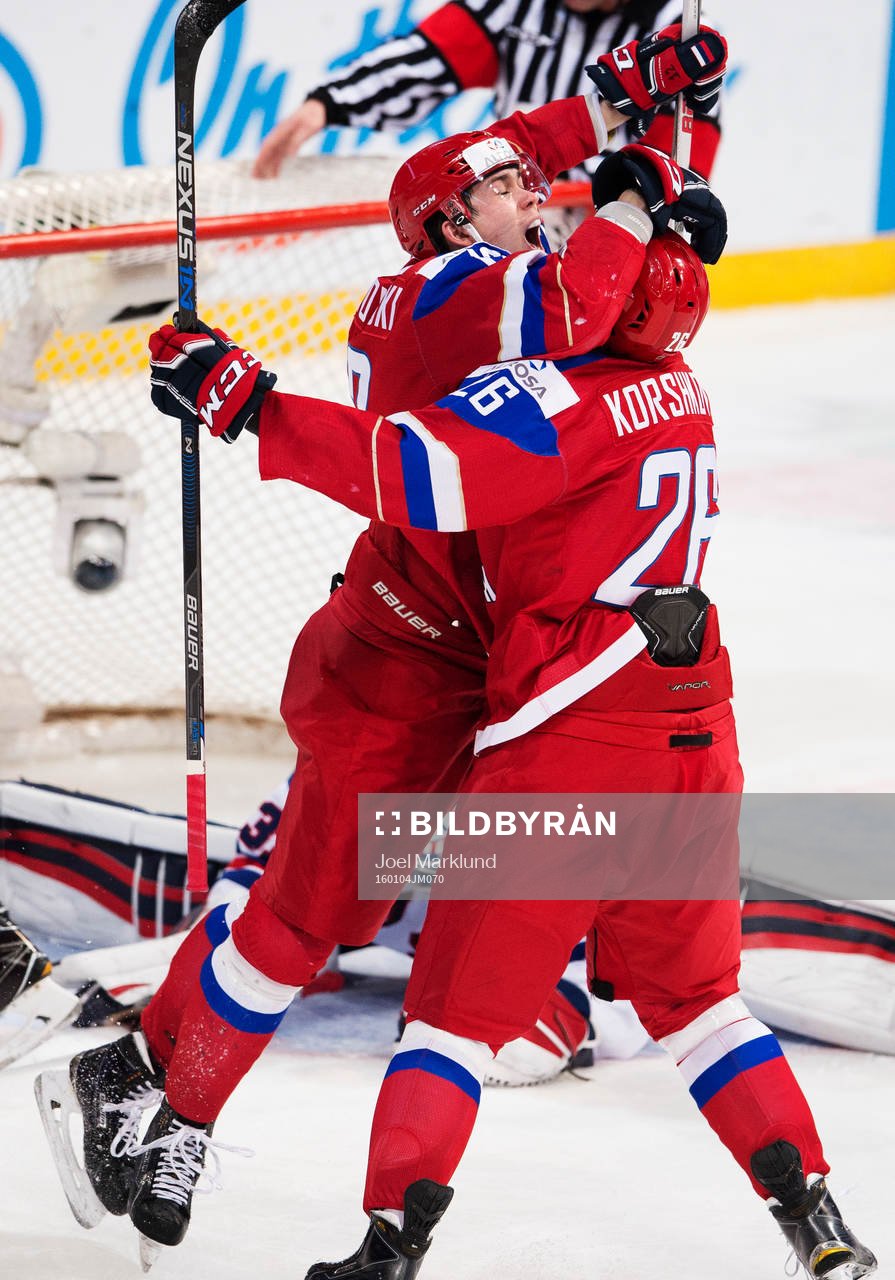 Rysslands Pavel Kraskovski och Yegor Korshkov jublar