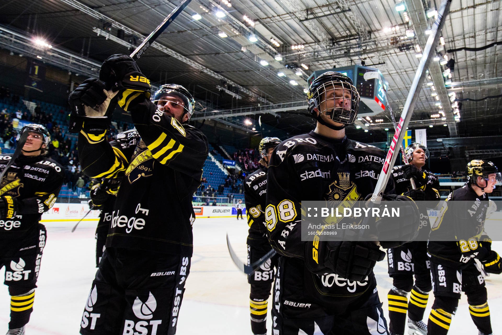 s Daniel Olsson Trkulja och Jesper Bratt  tackar publiken