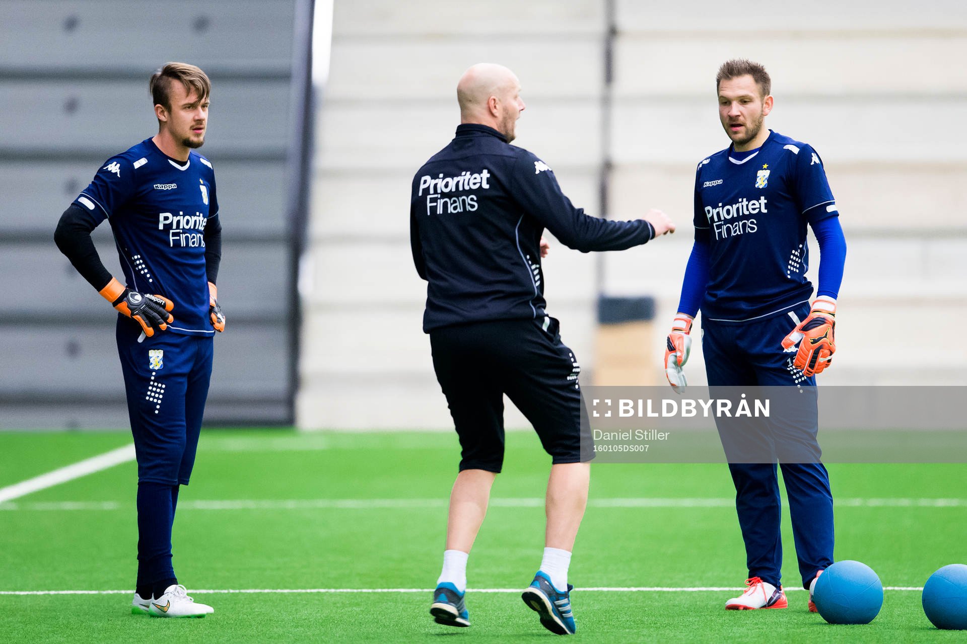 Målvakterna Erik Dahlin och John Alvbåge under en träning med IFK Göteborg den 5 januari 2016 i Göteborg.