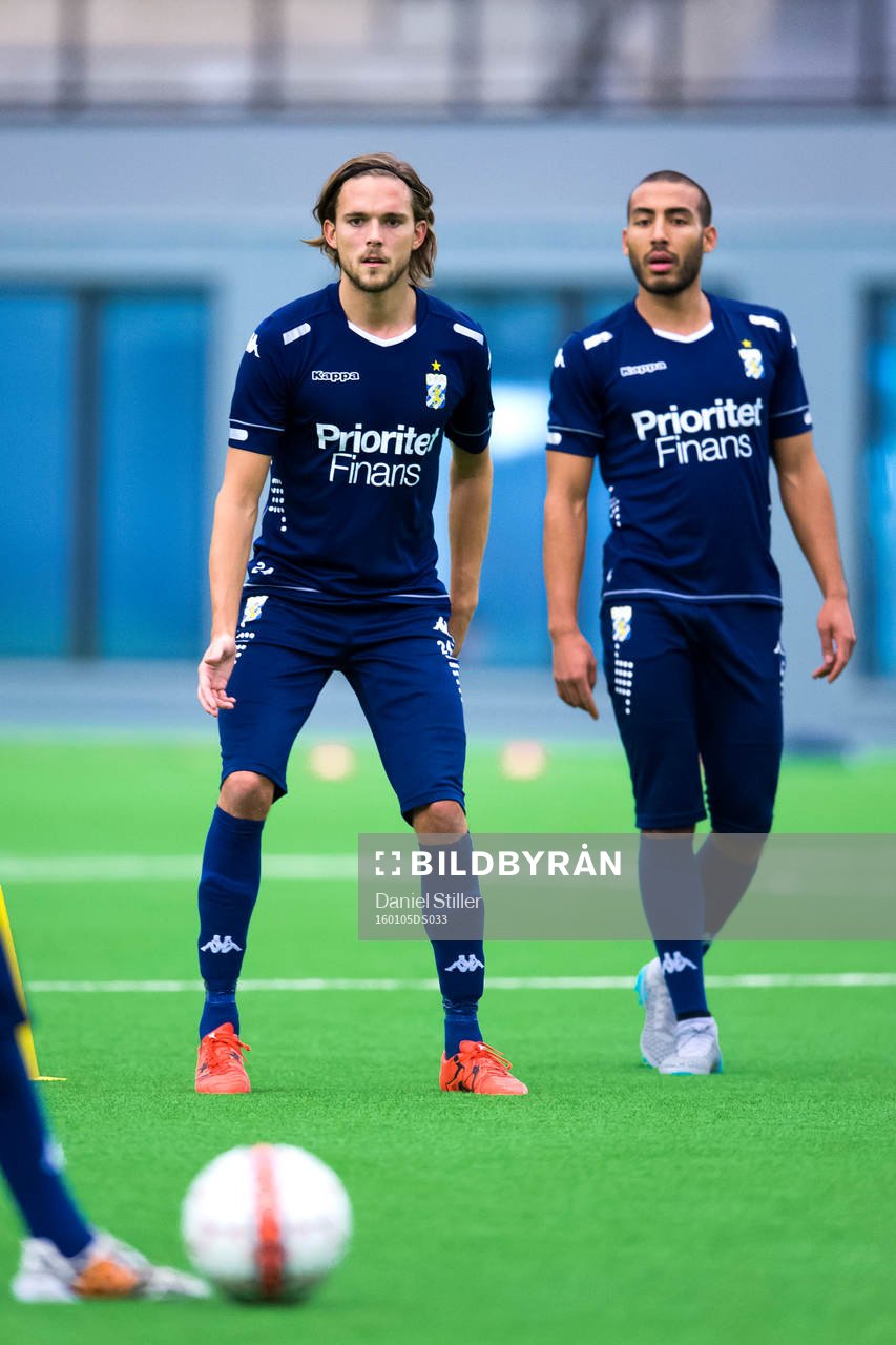 Tom Pettersson och Haitam Aleesami under en träning med IFK Göteborg den 5 januari 2016 i Göteborg.