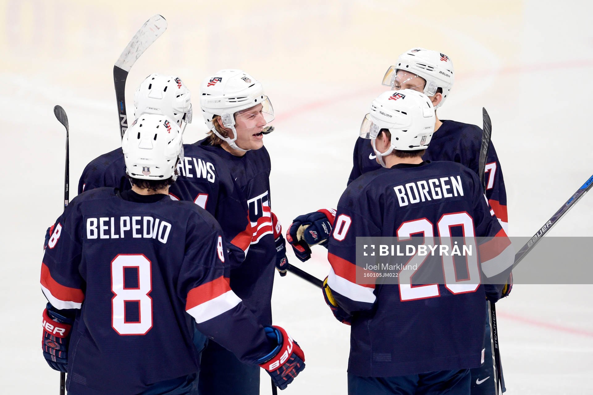 s Brock Boeser jublar med lagkamraterna