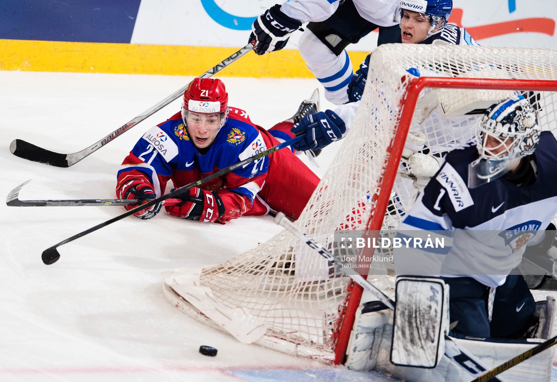 Rysslands Andrei Kuzmenko sträcker sig