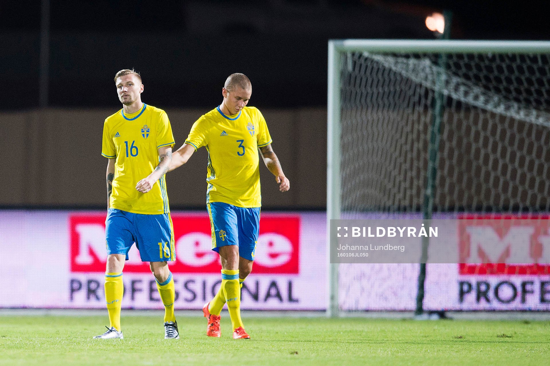 Sveriges Sebastian Eriksson och Sebastian Holmén deppar