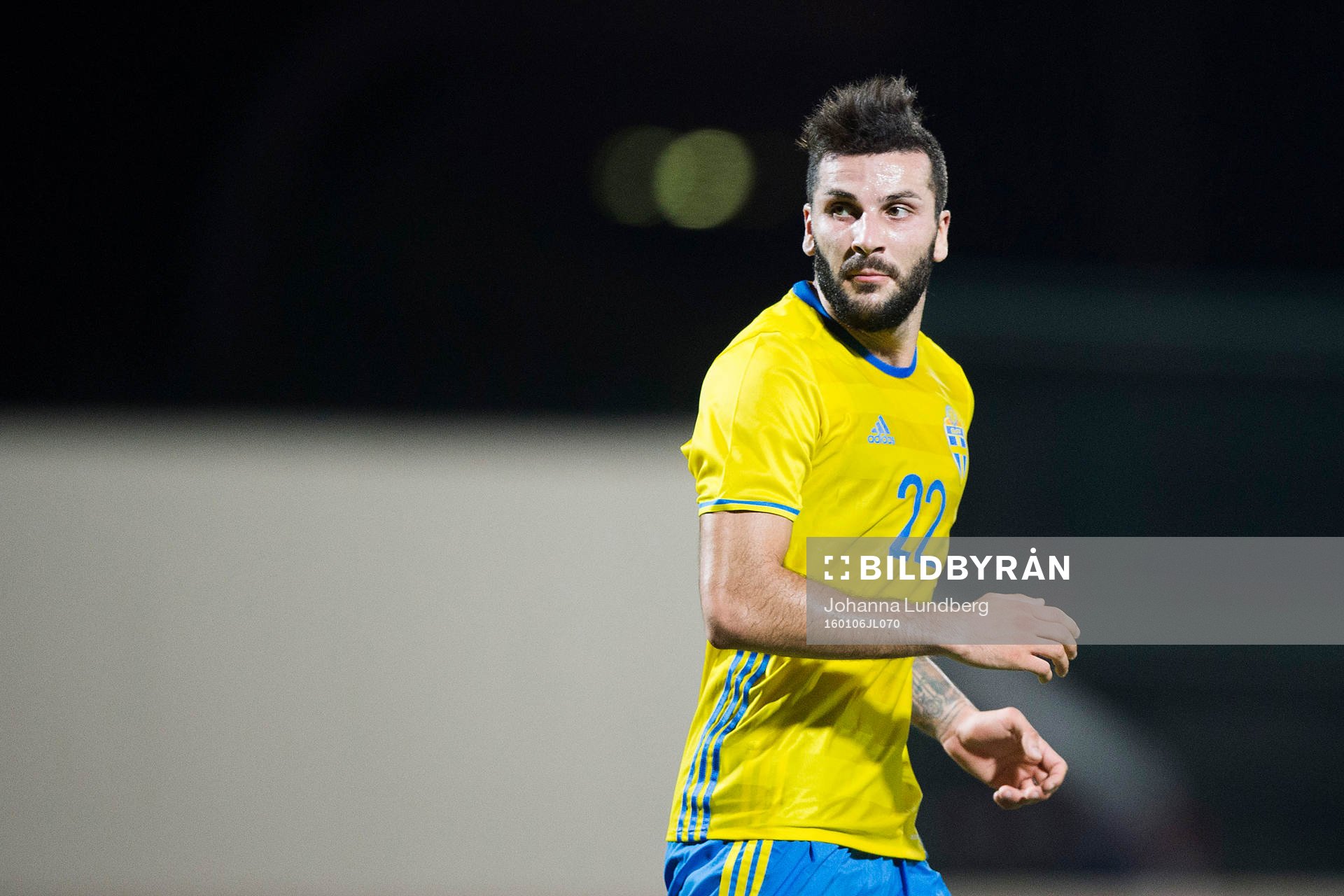 Sveriges Mikael Ishak under träningsmatchen i Fotboll mellan Sverige och Estland den 6 januari 2016 i Abu Dhabi.