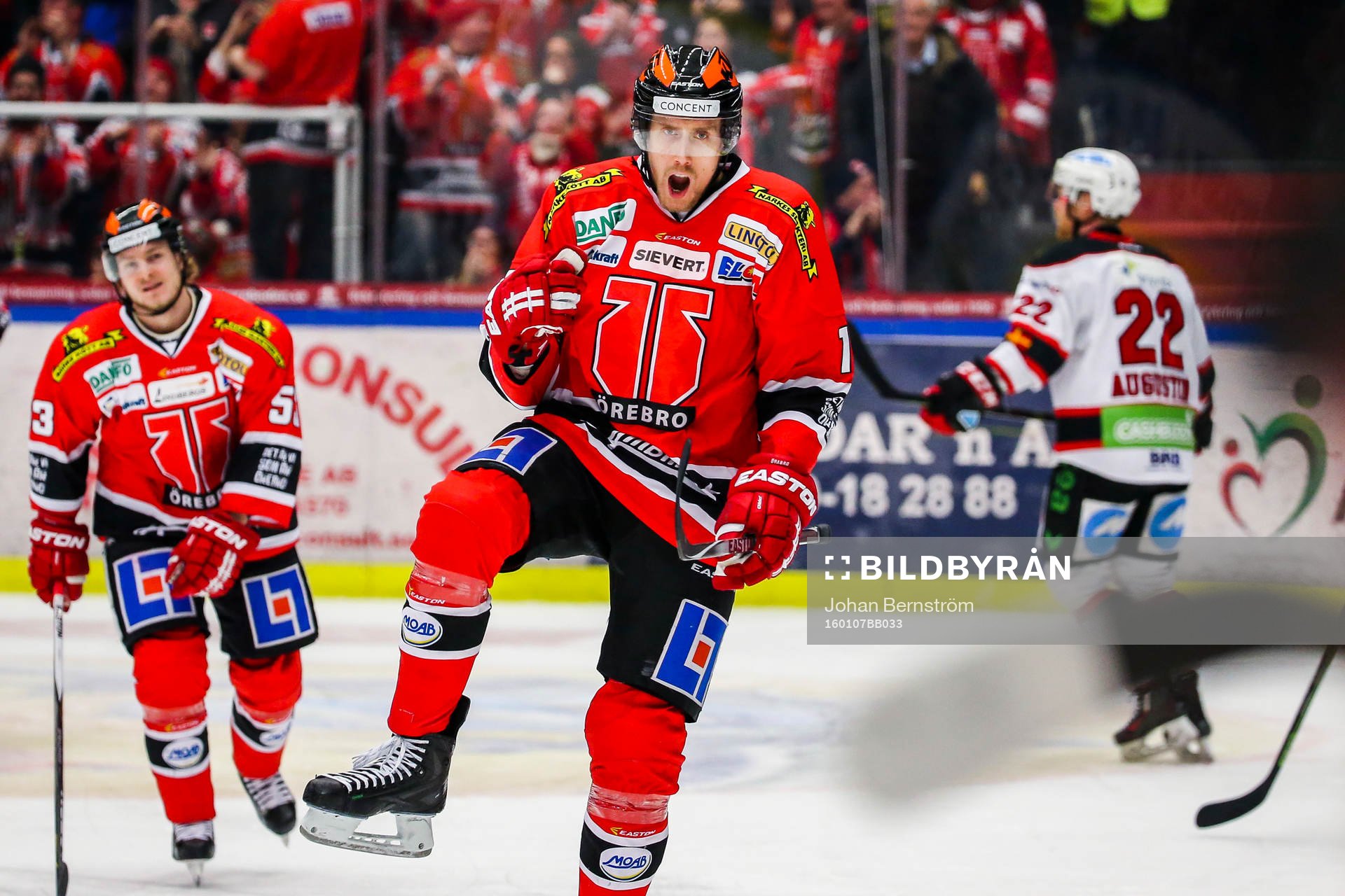 Örebros Marko Anttila  jublar