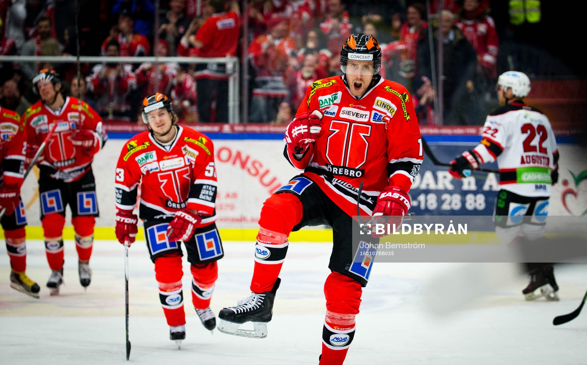 Örebros Marko Anttila gör 1-0 och jublar