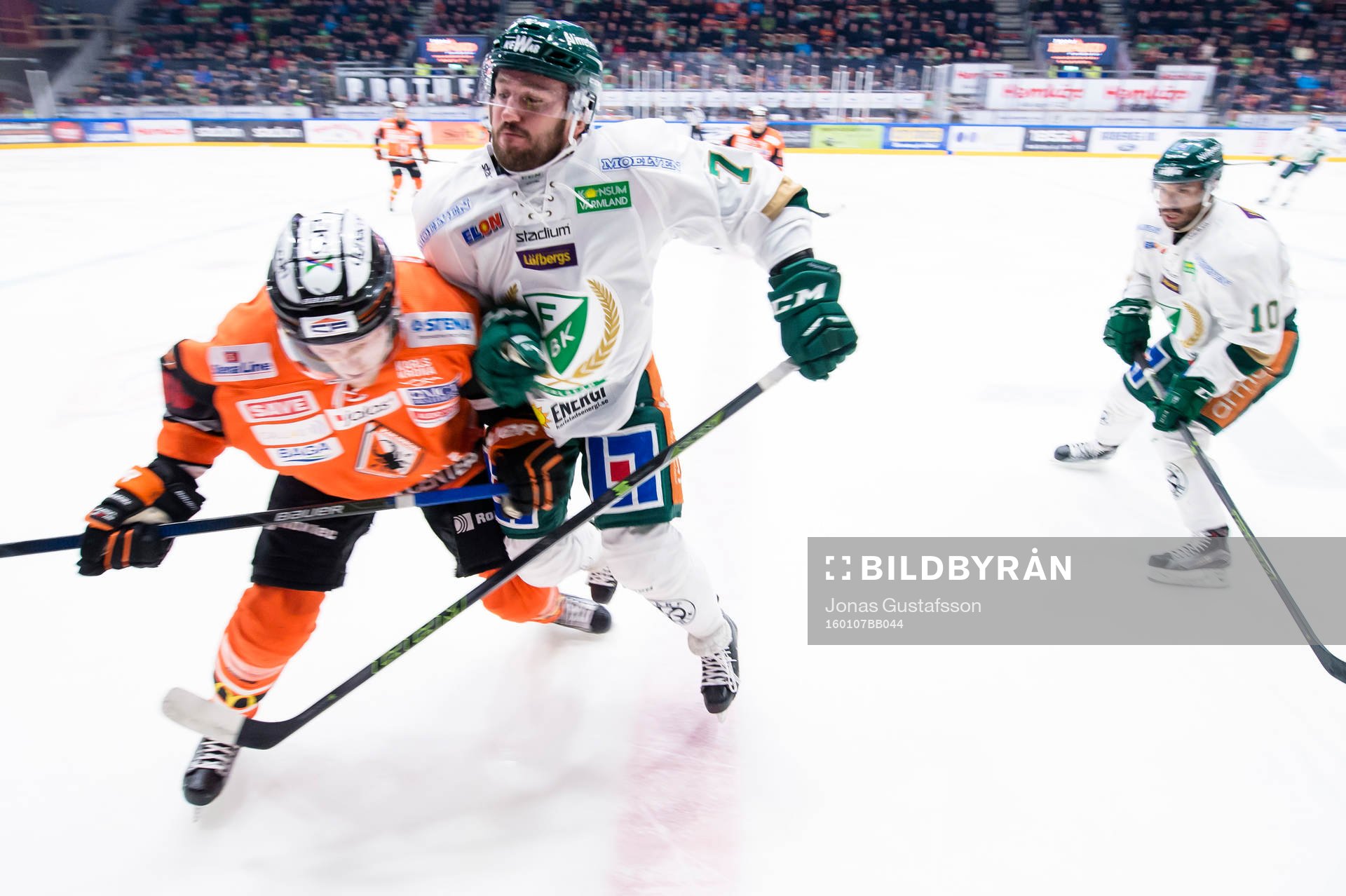 Färjestads Travis Turnbull trycker ner Karlskronas Henrik