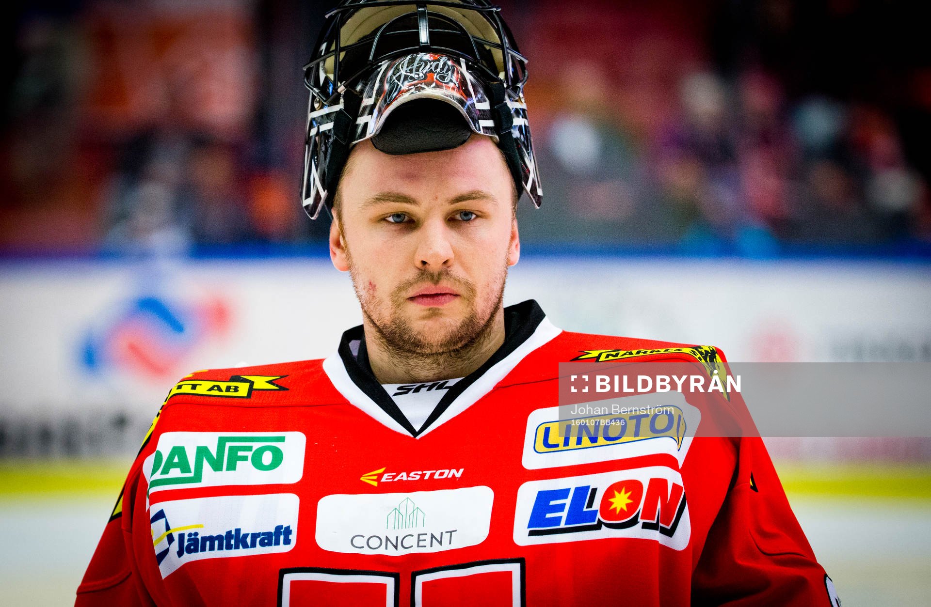 Örebros målvakt Julius Hudacek deppar