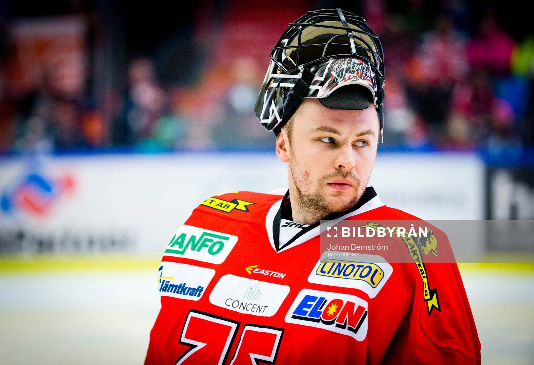 Örebros målvakt Julius Hudacek deppar