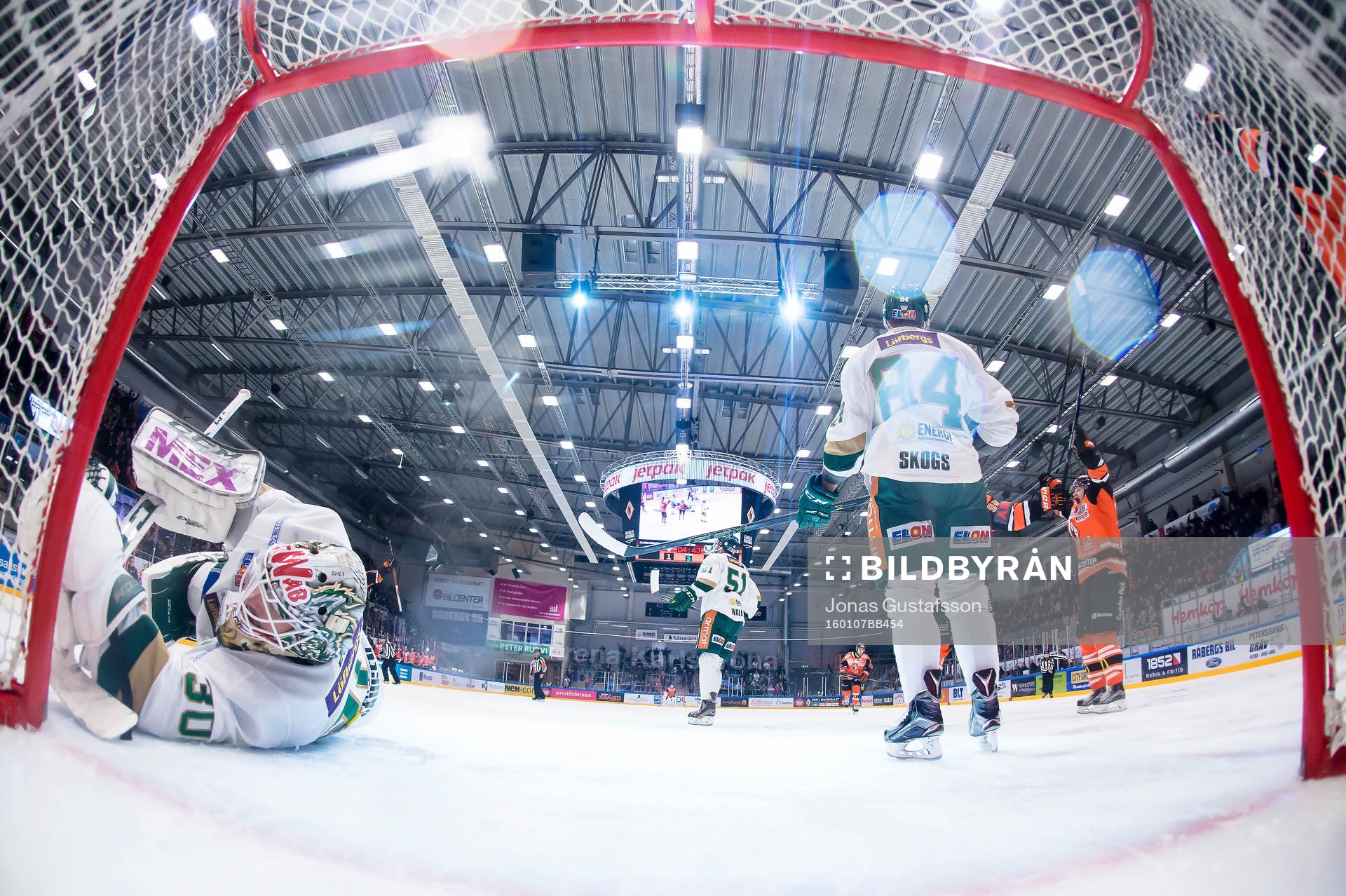 Karlskronas Jesper Olofsson har gjort 2-3 och jublar