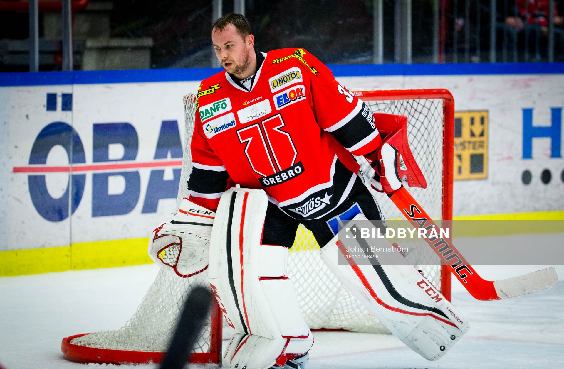 Örebros målvakt Julius Hudacek deppar