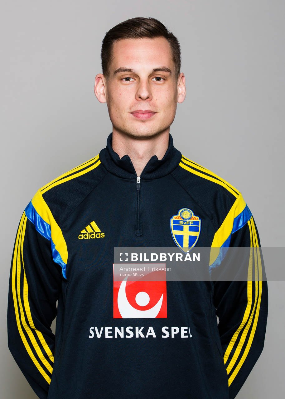 Tränare Daniel Bäckström i P19-landslaget
