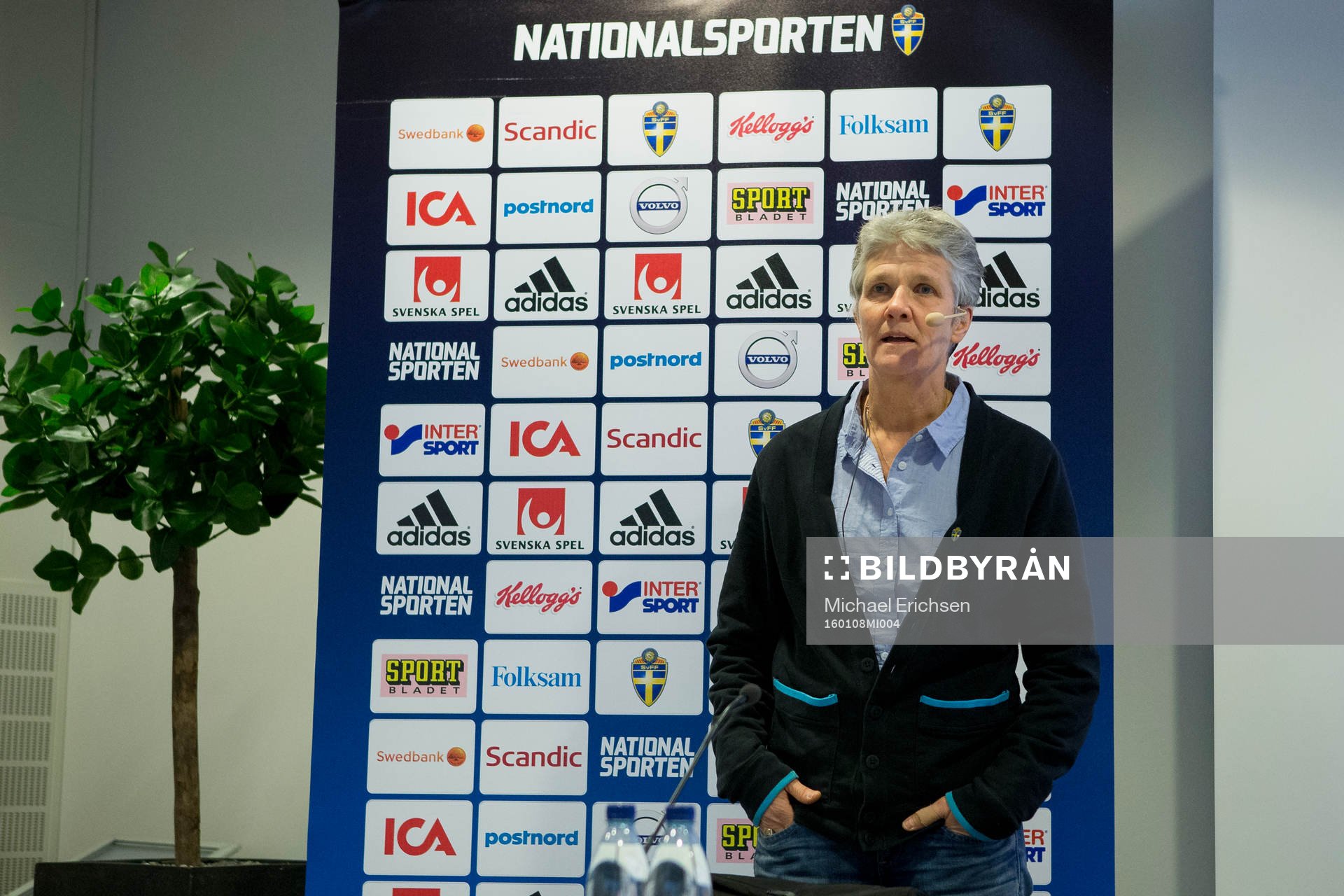 Sveriges förbundskapten i fotboll Pia Sundhage presenterar