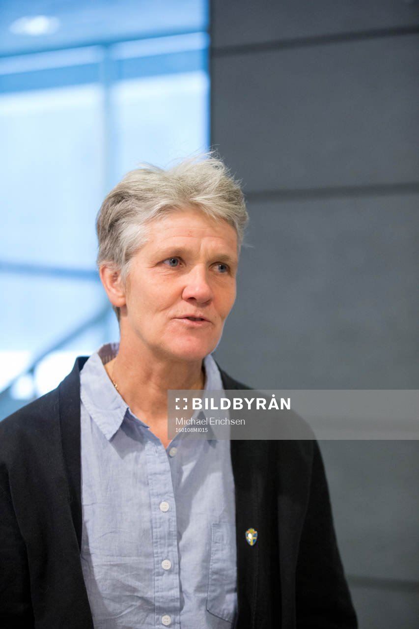 Sveriges förbundskapten i fotboll Pia Sundhage presenterar