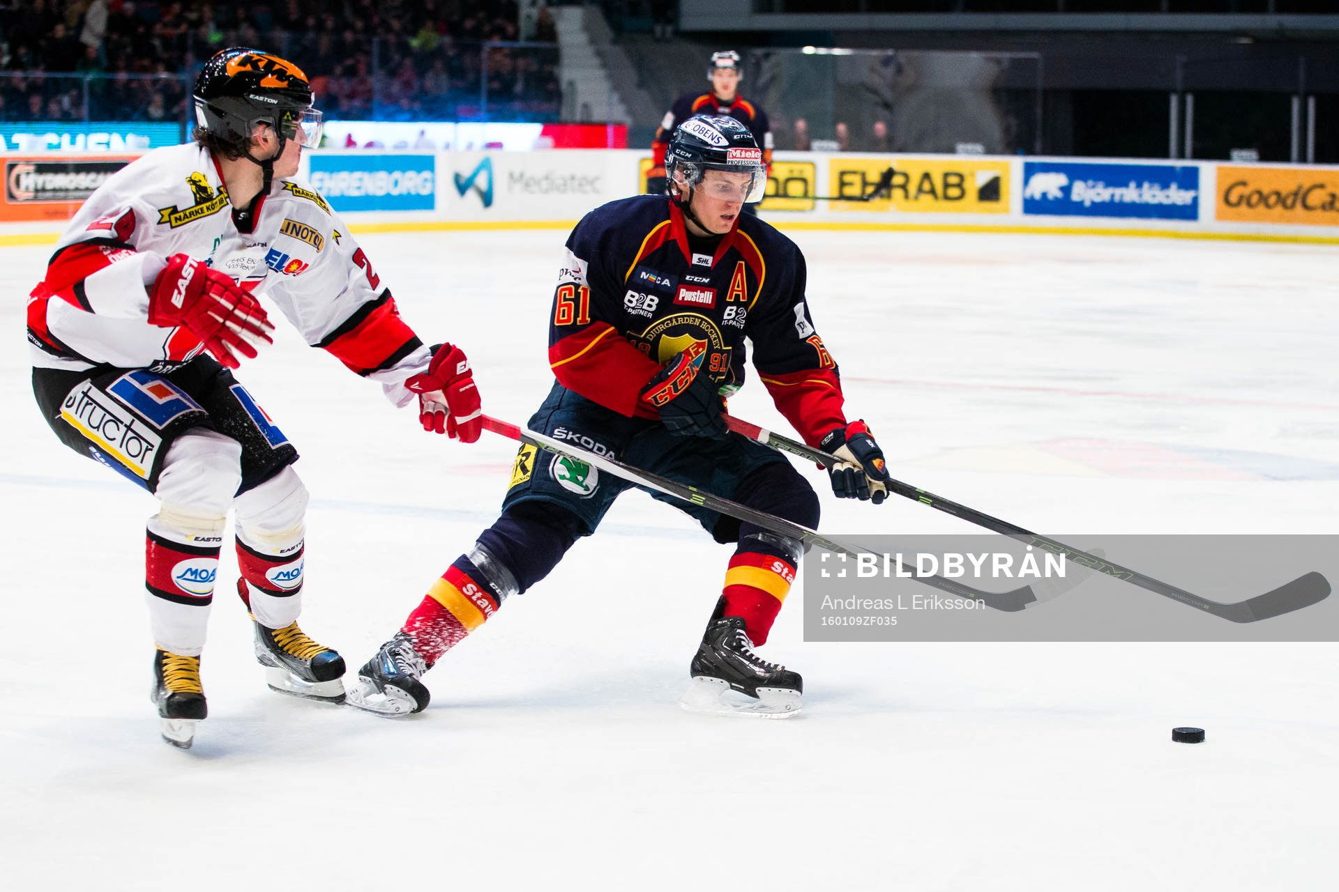 Örebros Petr Zamorsky  och Djurgårdens Markus Ljungh i