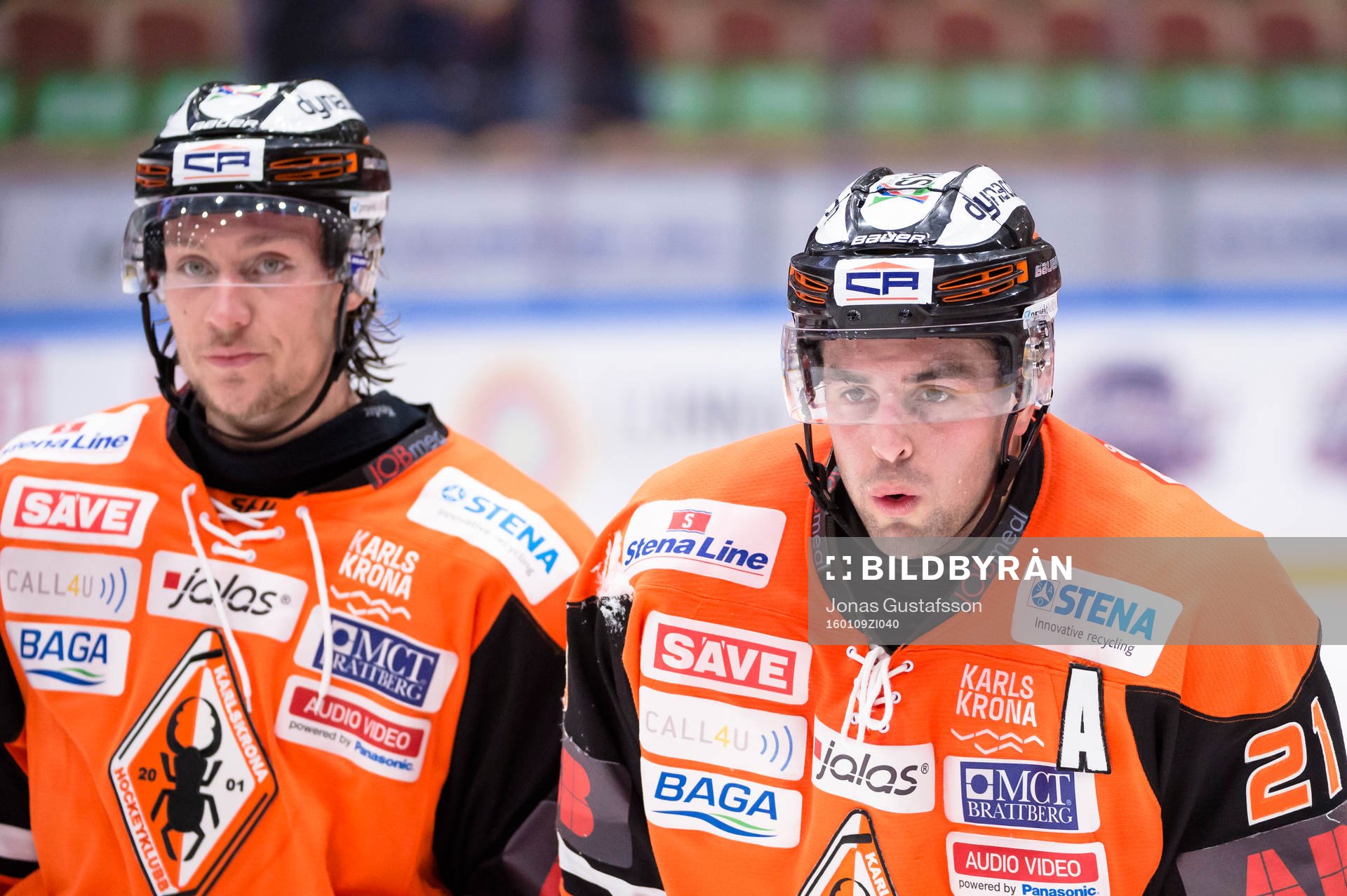 Karlskronas Jesper Olofsson  och Riley Holzapfel