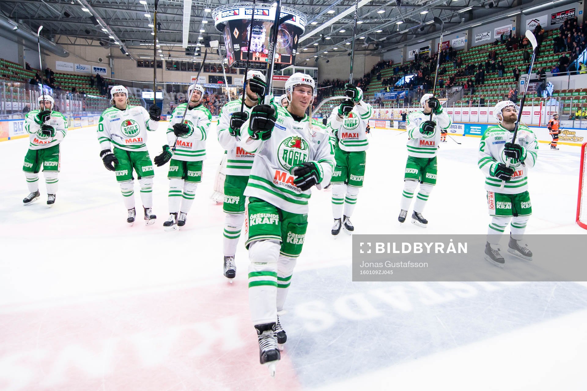 Rögles David Åslin jublar med laget