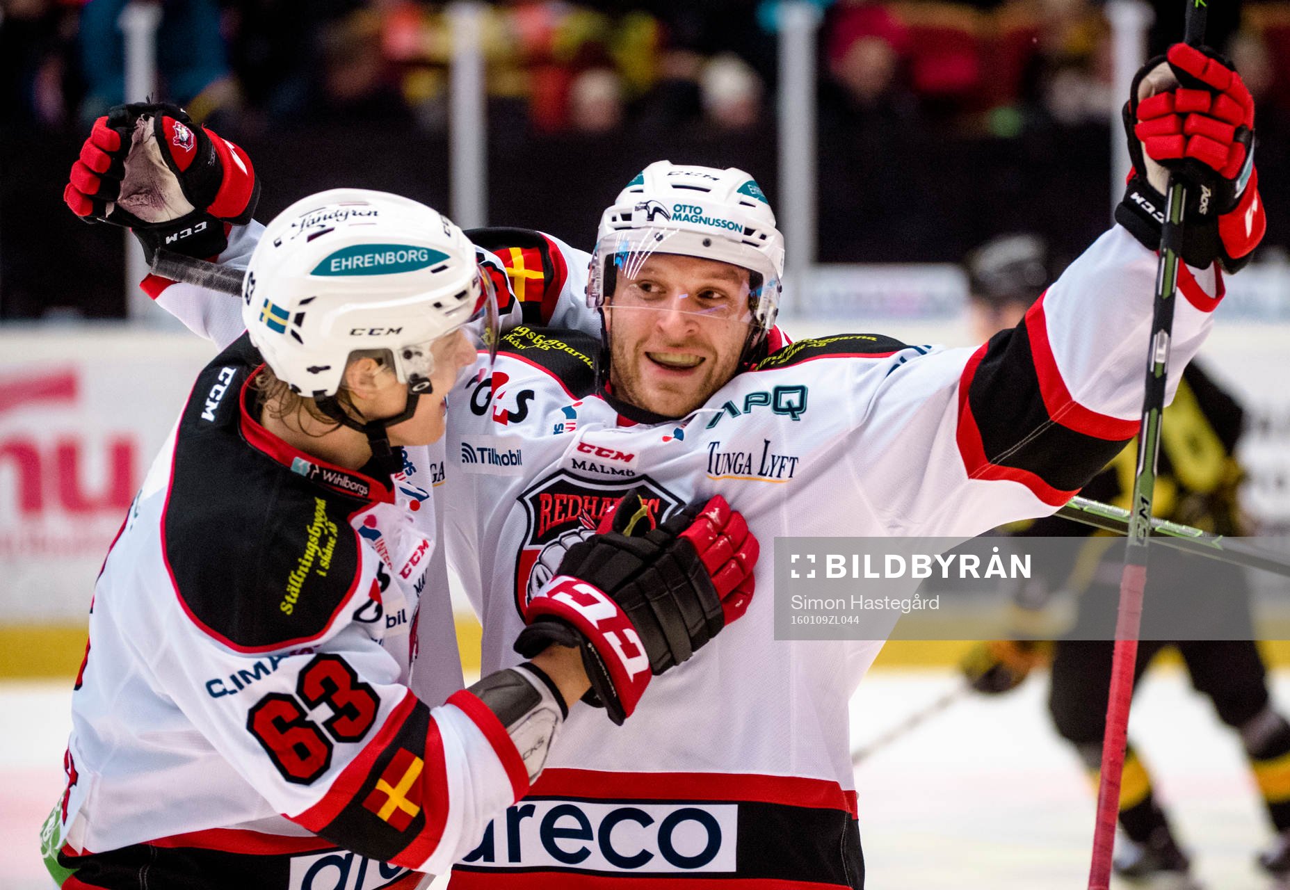 Malmö Redhawks Fredrik Händemark och Frederik Storm jublar