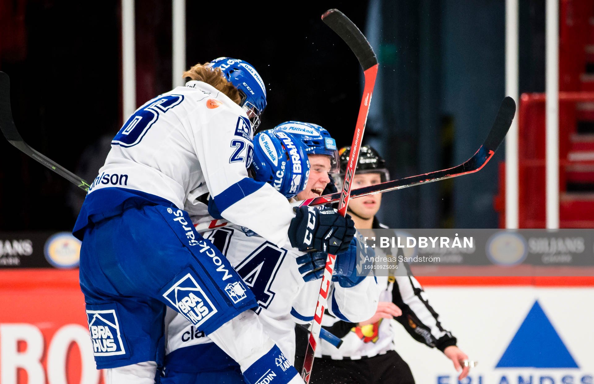 Leksands William Wikman (h) firar 0-2 målet med Tom