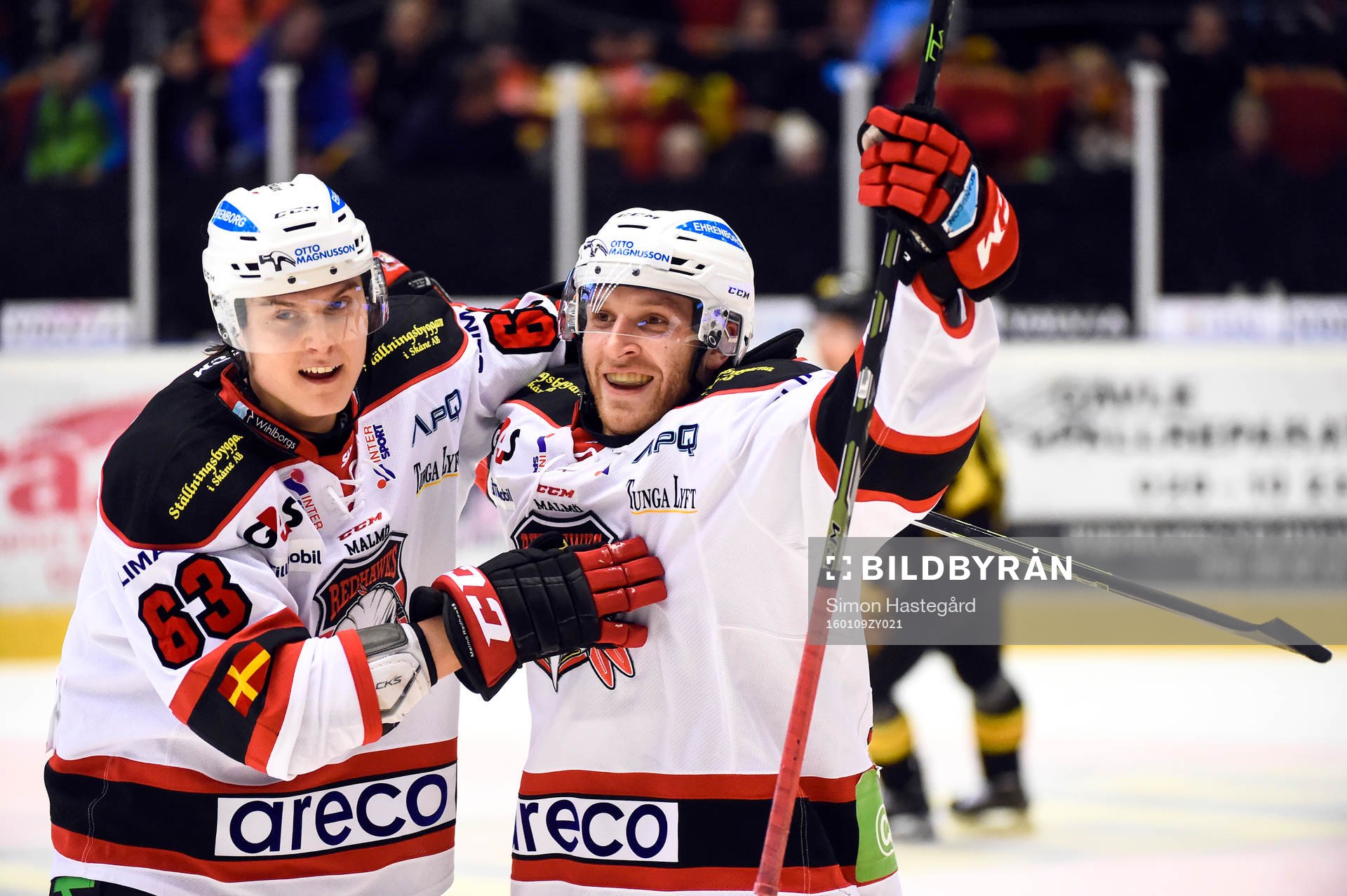 Malmö Redhawks Fredrik Händemark och Frederik Storm jublar