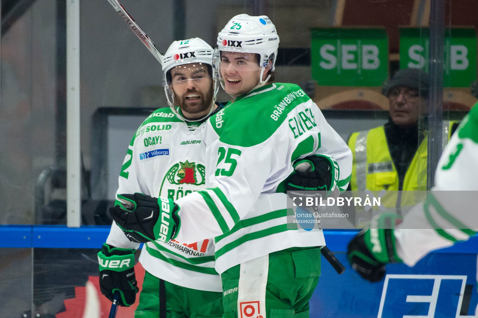 Rögles Ludvig Elvenes och Jack Connolly jublar