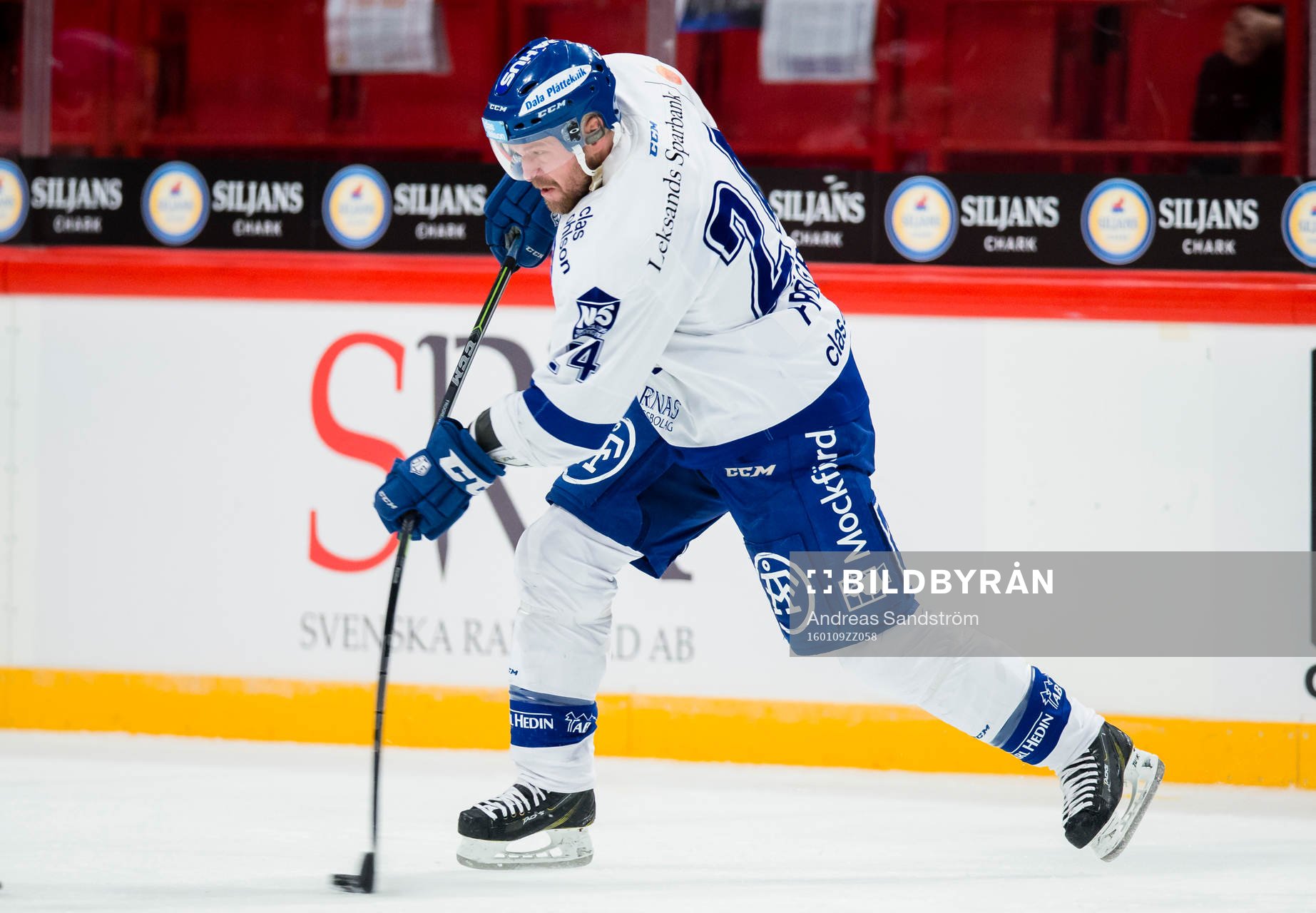 Leksands Jonas Frögren testar skott